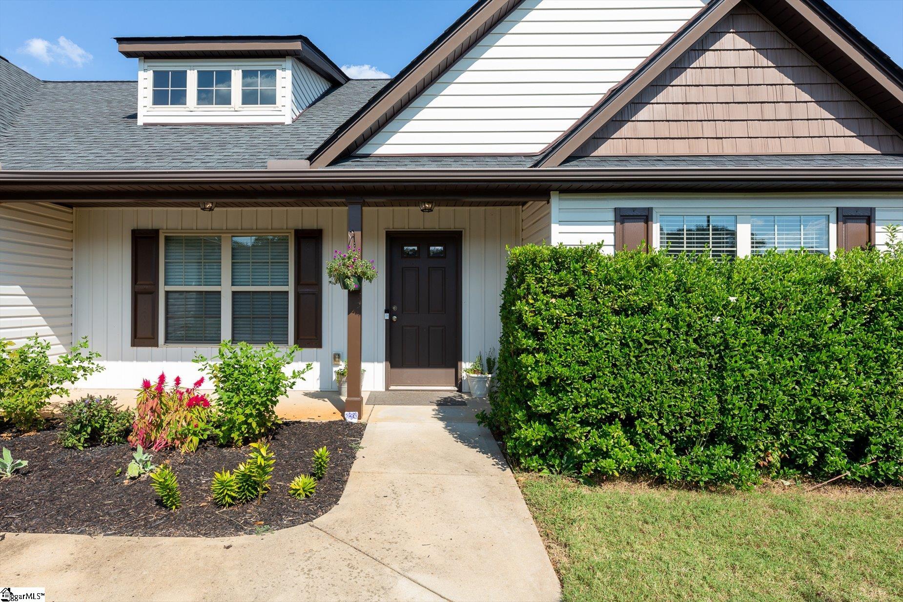 Photo 2 of Single family home for sale at 430 Peaksview Dr, Simpsonville, SC 29681 | MLS# 1604293 | Listing updated on 2026-09-19