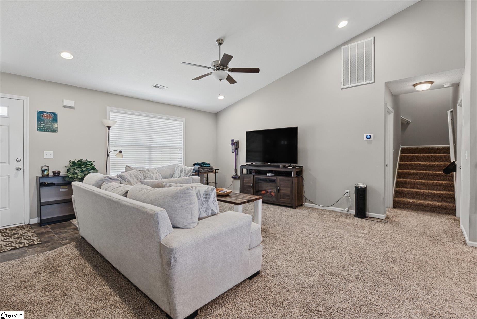 Photo 3 of Single family home for sale at 430 Peaksview Dr, Simpsonville, SC 29681 | MLS# 1604293 | Listing updated on 2026-09-19