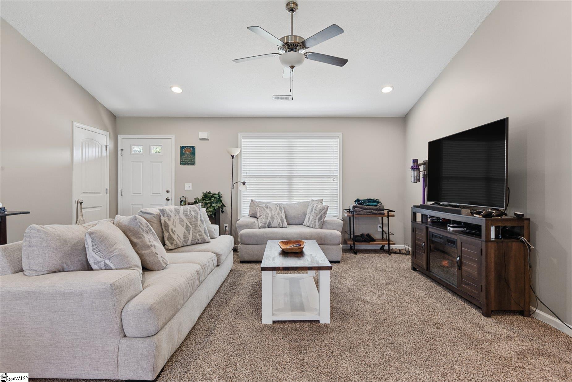 Photo 4 of Single family home for sale at 430 Peaksview Dr, Simpsonville, SC 29681 | MLS# 1604293 | Listing updated on 2026-09-19
