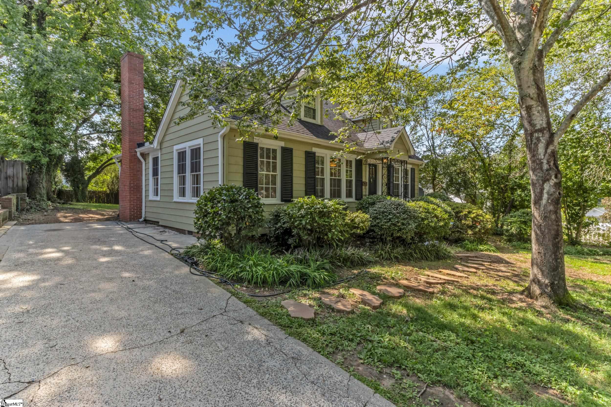 6 Beverly Avenue