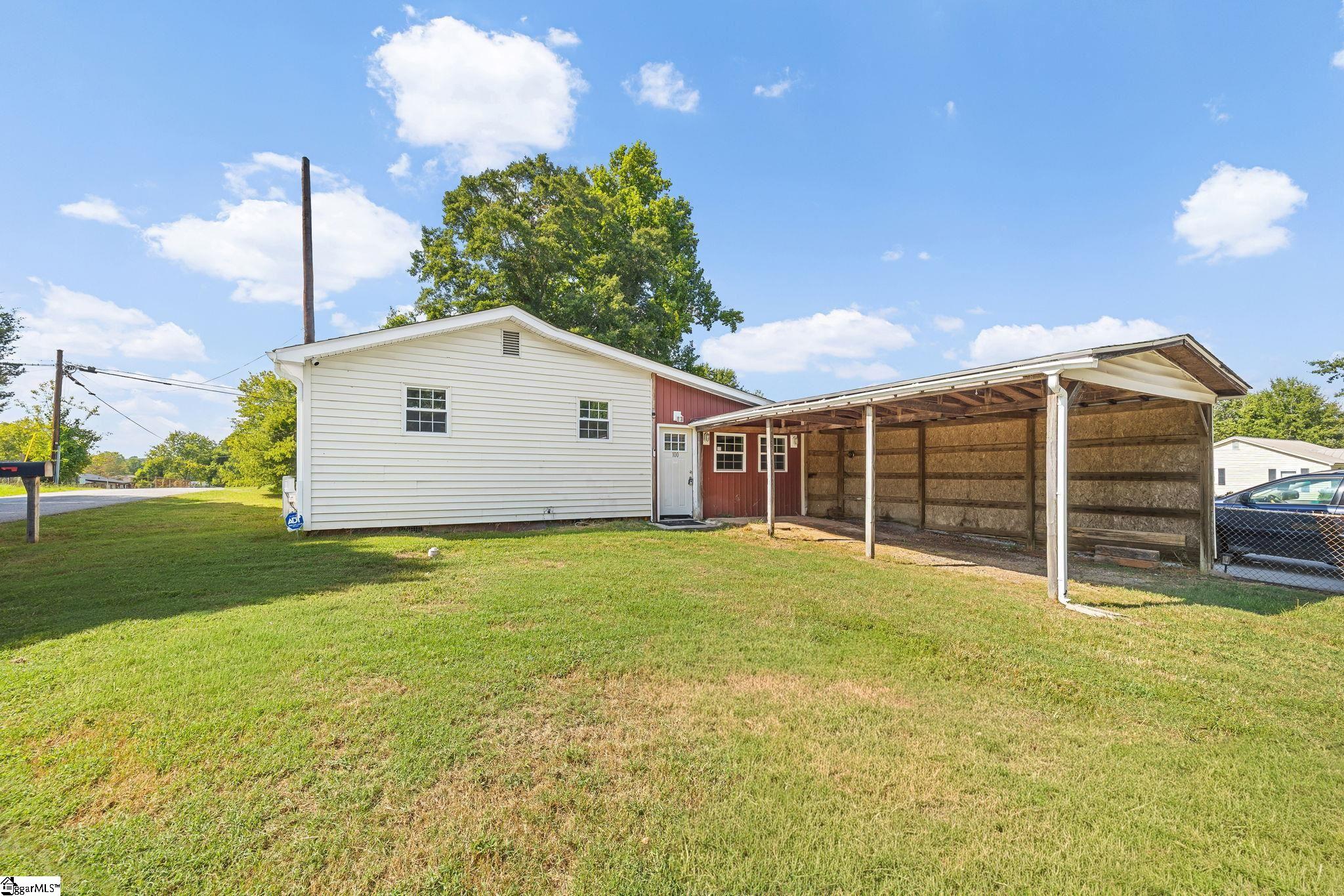 Photo 1 of Single family home for sale at 100 Basin Dr, Boiling Springs, SC 29316 | MLS# 1604427 | Listing updated on 2026-09-22