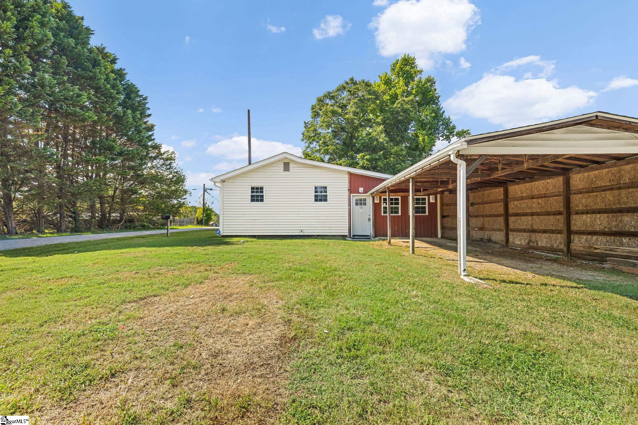 Photo 2 of Single family home for sale at 100 Basin Dr, Boiling Springs, SC 29316 | MLS# 1604427 | Listing updated on 2026-09-22
