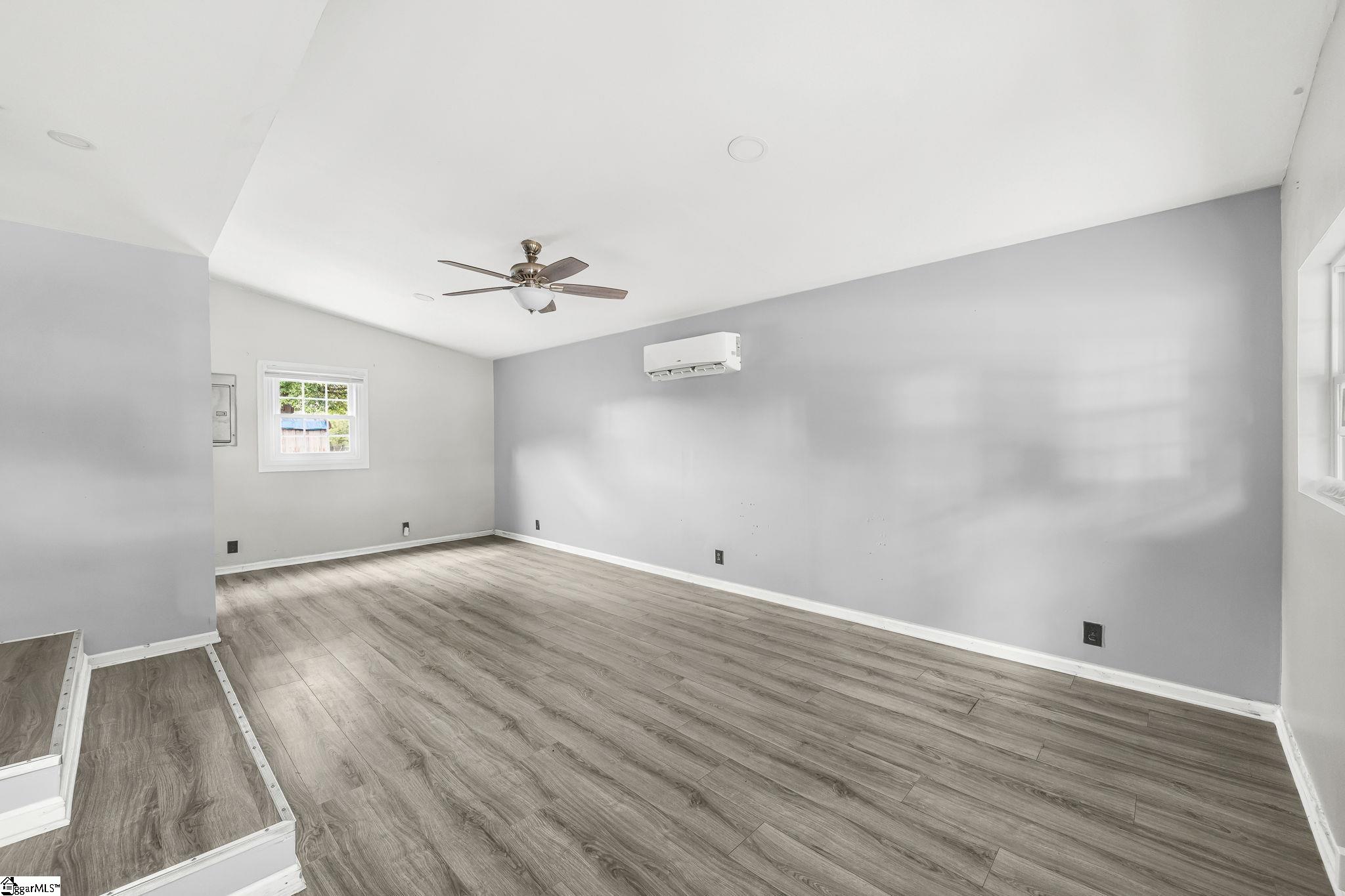 Photo 3 of Single family home for sale at 100 Basin Dr, Boiling Springs, SC 29316 | MLS# 1604427 | Listing updated on 2026-09-22