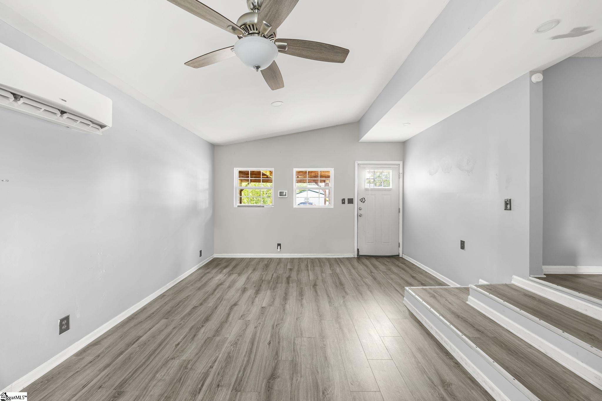 Photo 4 of Single family home for sale at 100 Basin Dr, Boiling Springs, SC 29316 | MLS# 1604427 | Listing updated on 2026-09-22