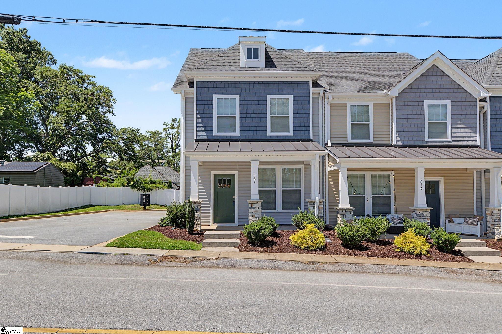 Photo 2 of Townhouse for sale at 284 E Hayne St, Woodruff, SC 29388 | MLS# 1604507 | Listing updated on 2026-09-23