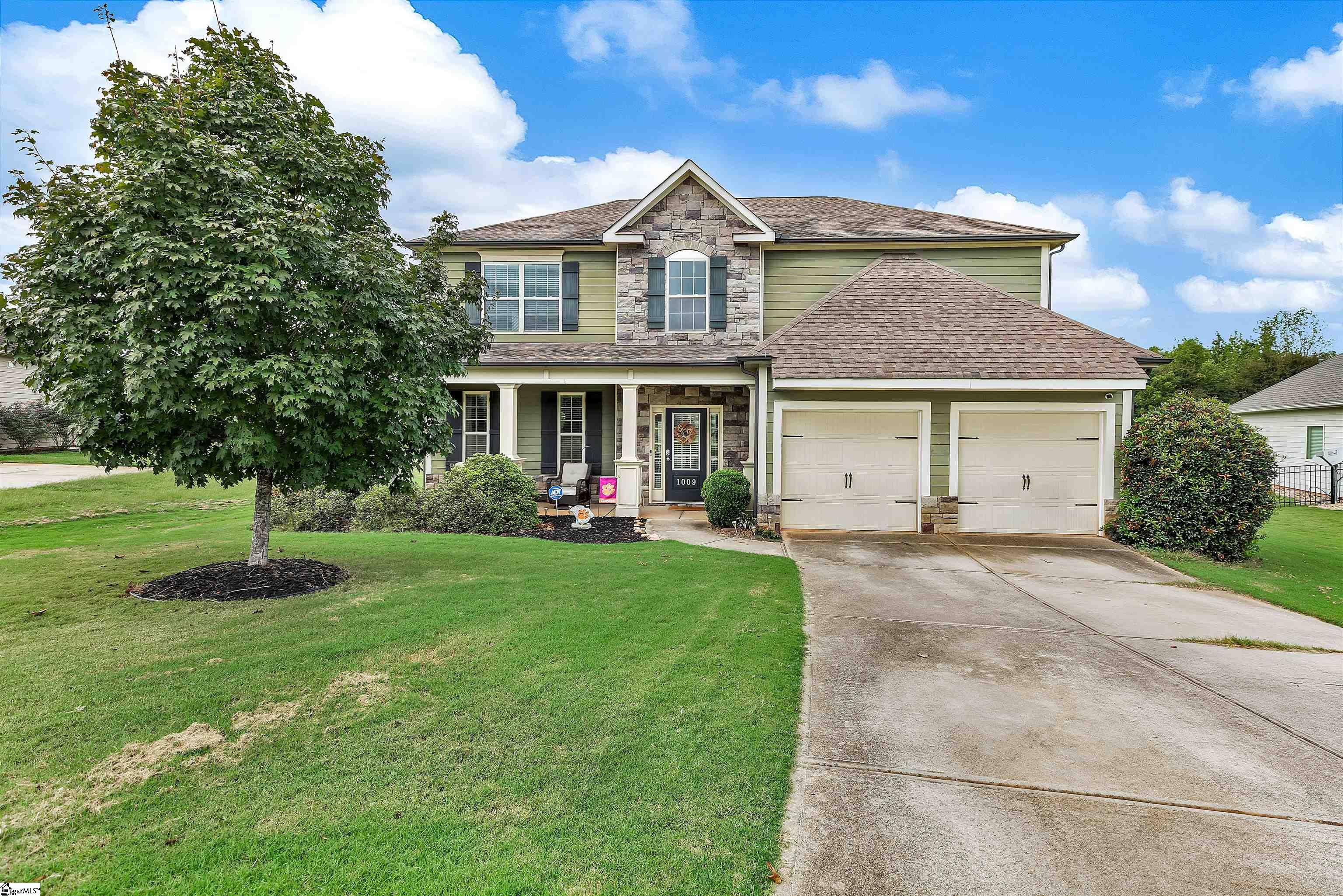 1009 Hillcrest Court