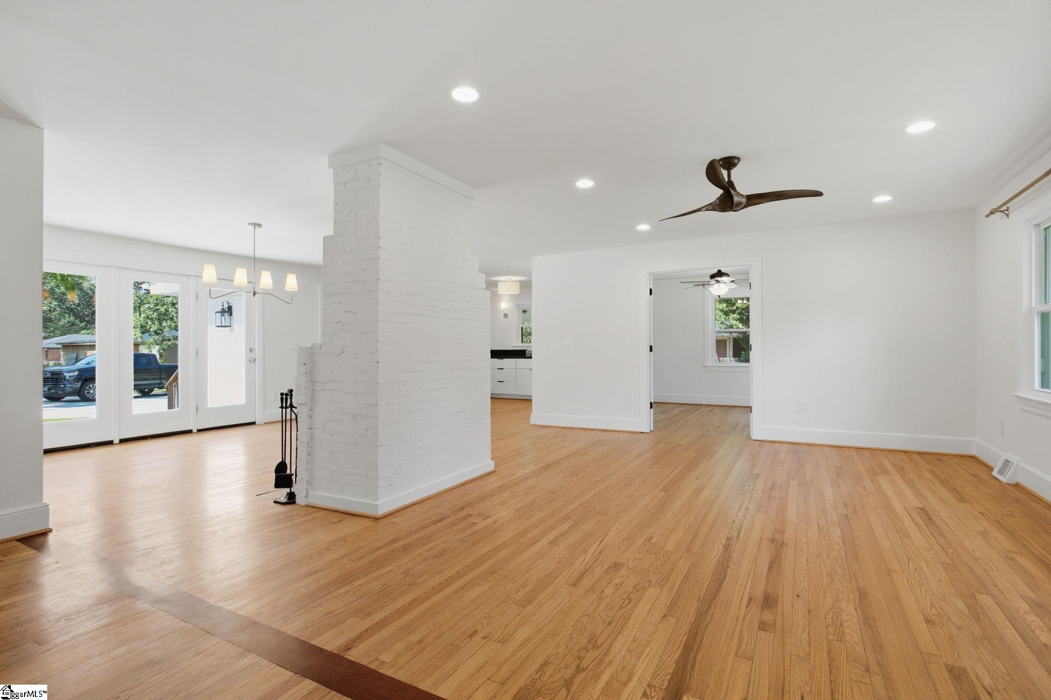 Photo 2 of Single family home for sale at 318 Elizabeth Dr, Greenville, SC 29615 | MLS# 1604536 | Listing updated on 2026-10-01