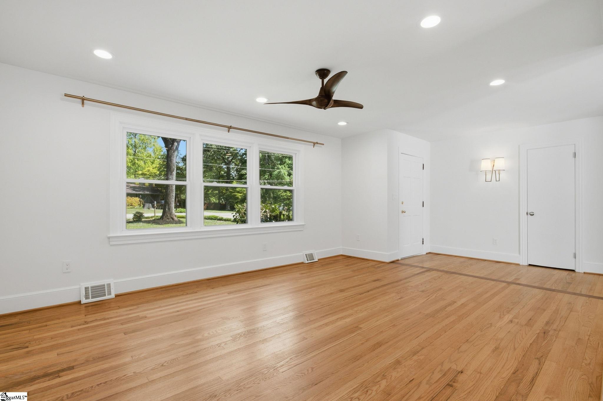 Photo 3 of Single family home for sale at 318 Elizabeth Dr, Greenville, SC 29615 | MLS# 1604536 | Listing updated on 2026-10-01