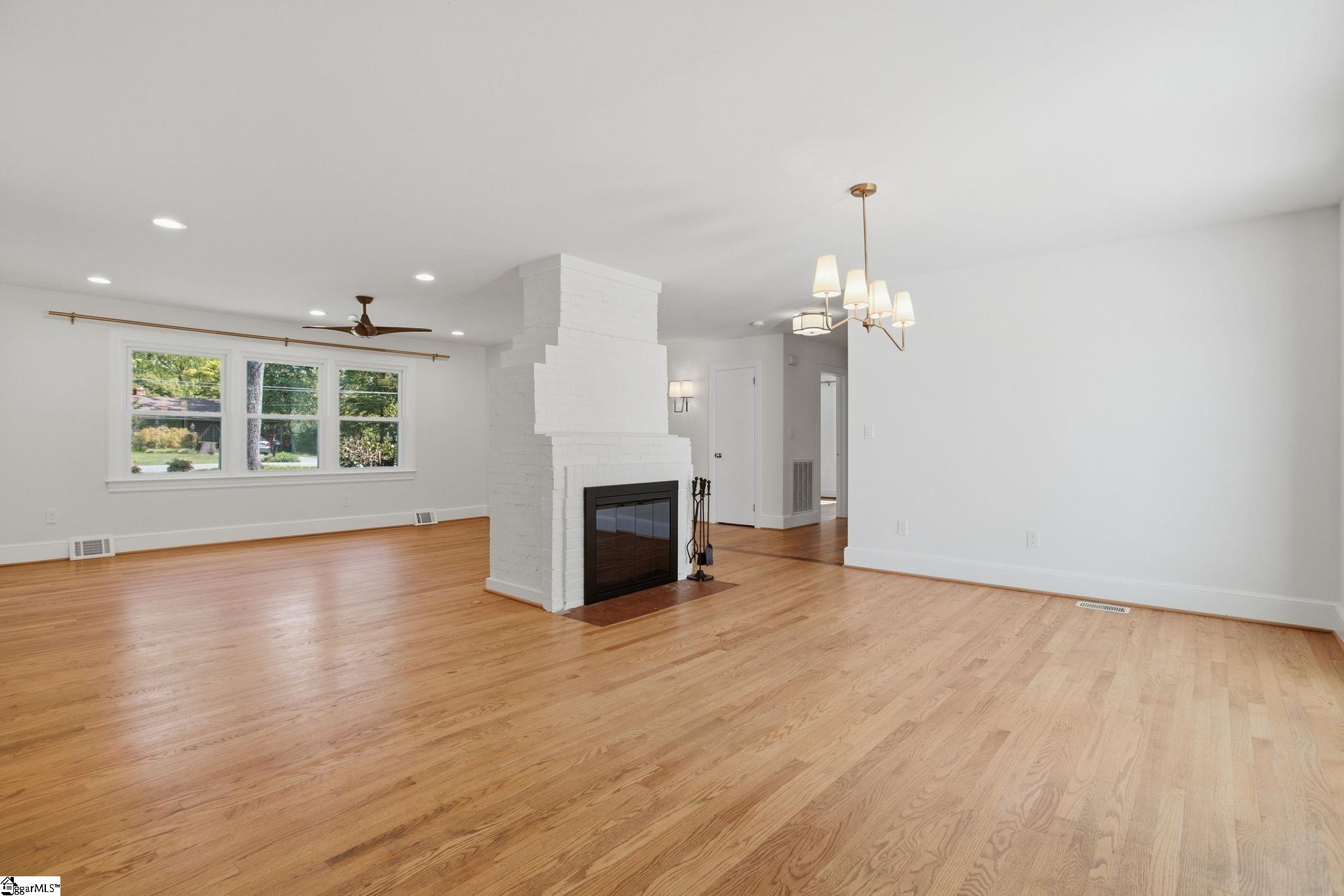 Photo 3 of Single family home for sale at 318 Elizabeth Dr, Greenville, SC 29615 | MLS# 1604536 | Listing updated on 2026-10-01