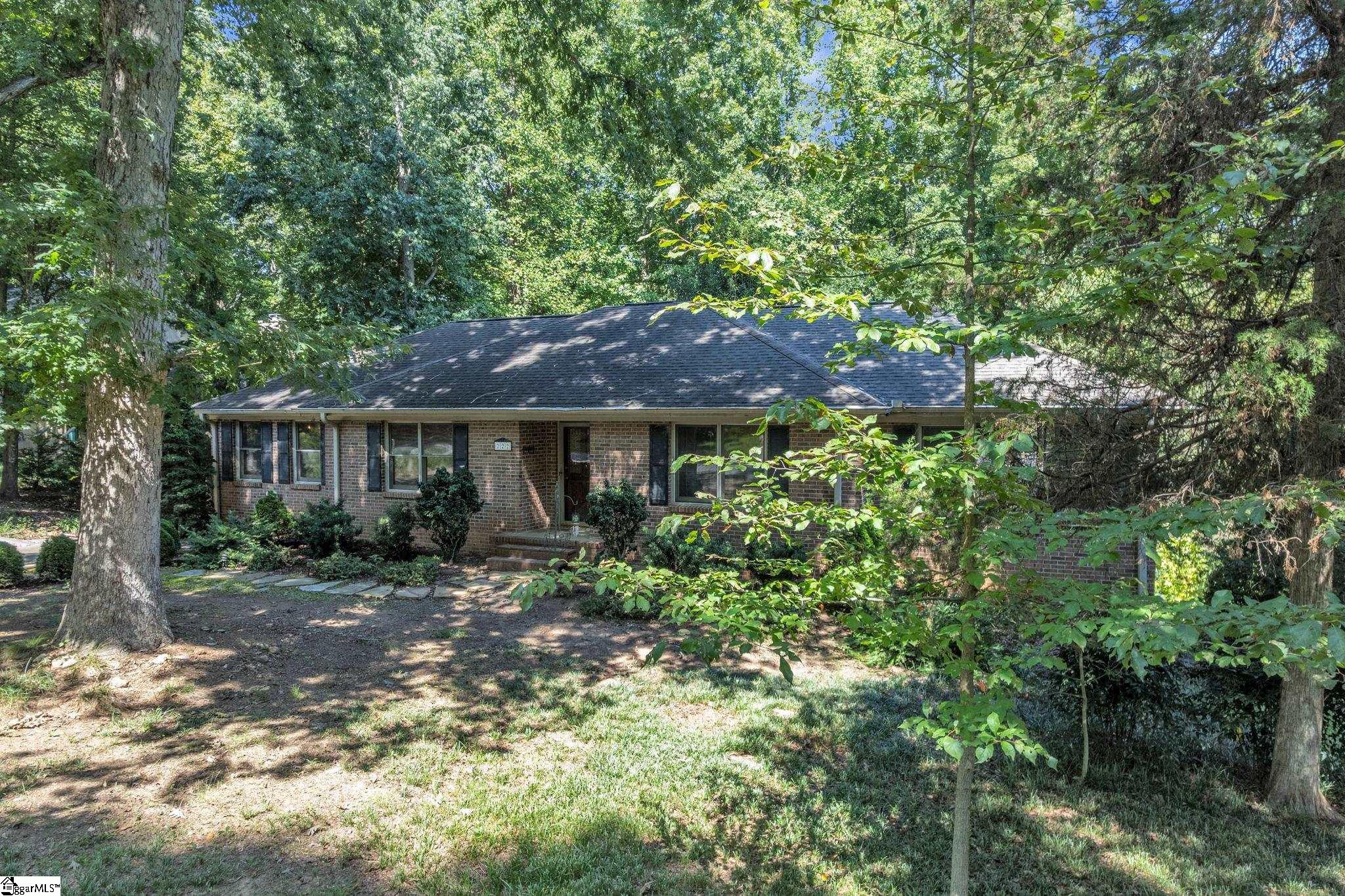 Photo 1 of Single family home for sale at 222 Hunters Woods, Simpsonville, SC 29680 | MLS# 1604620 | Listing updated on 2026-09-25