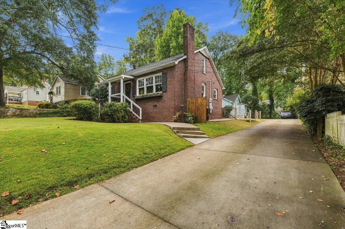 Photo 1 of Single family home for sale at 8 Charlotte St, Greenville, SC 29607 | MLS# 1604708 | Listing updated on 2026-09-24