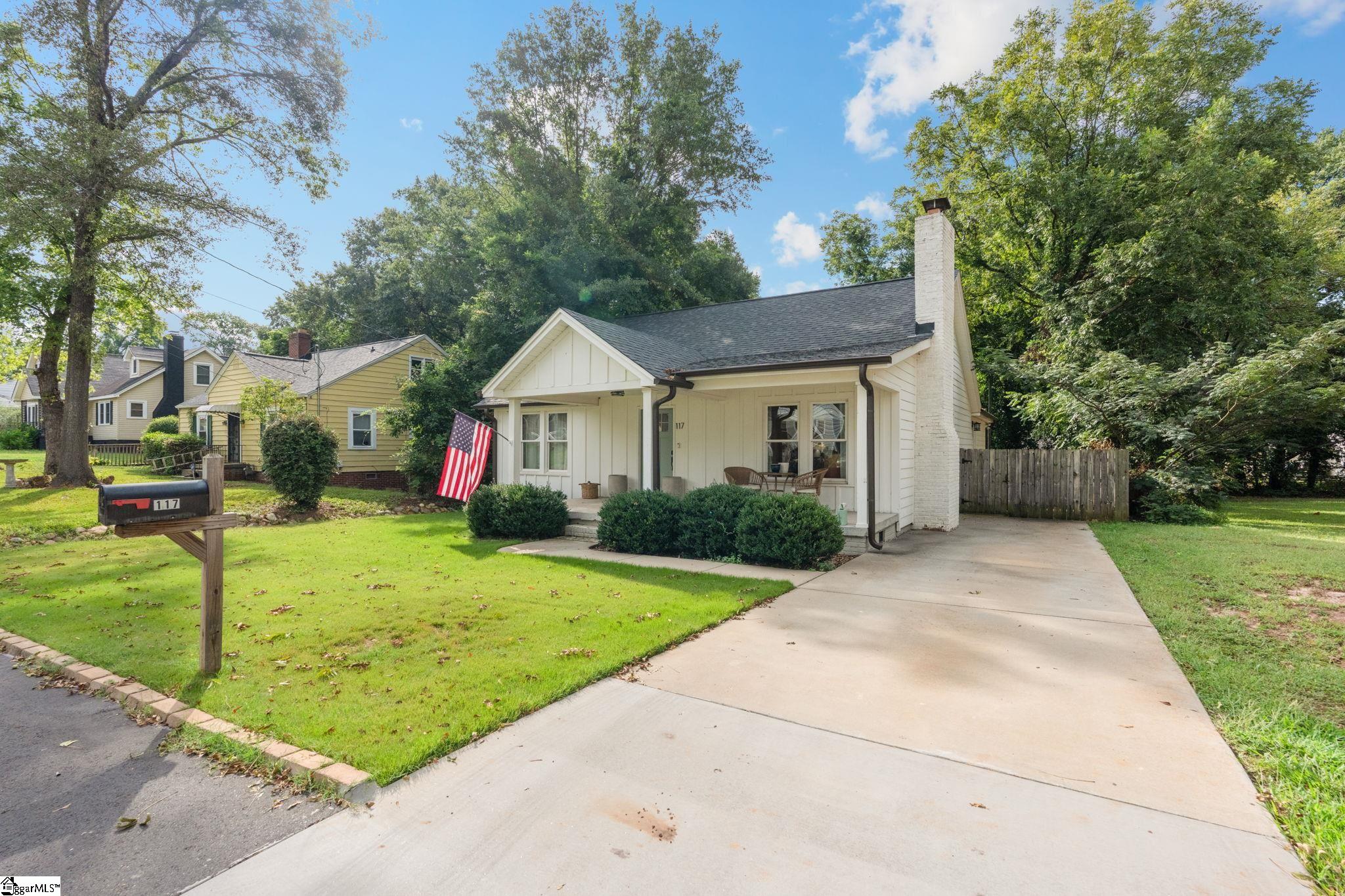Photo 2 of Single family home for sale at 117 Monteith Cir, Greenville, SC 29605 | MLS# 1604729 | Listing updated on 2026-09-24