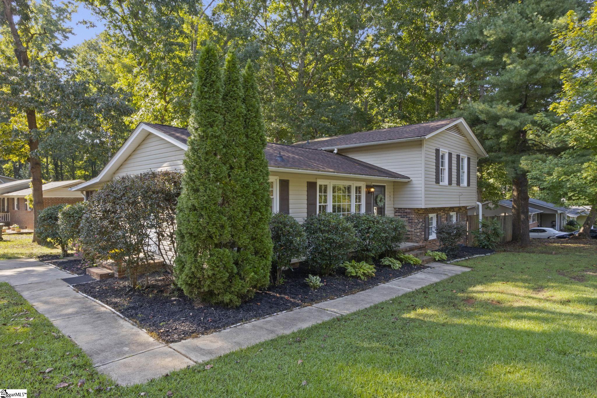 Photo 1 of Single family home for sale at 102 Branchview Ct, Simpsonville, SC 29680 | MLS# 1604759 | Listing updated on 2026-09-24