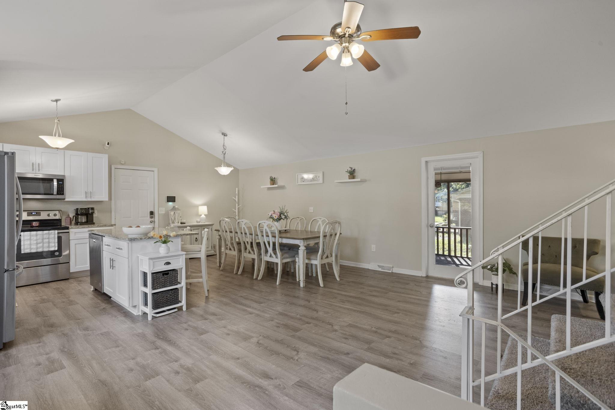 Photo 4 of Single family home for sale at 102 Branchview Ct, Simpsonville, SC 29680 | MLS# 1604759 | Listing updated on 2026-09-24