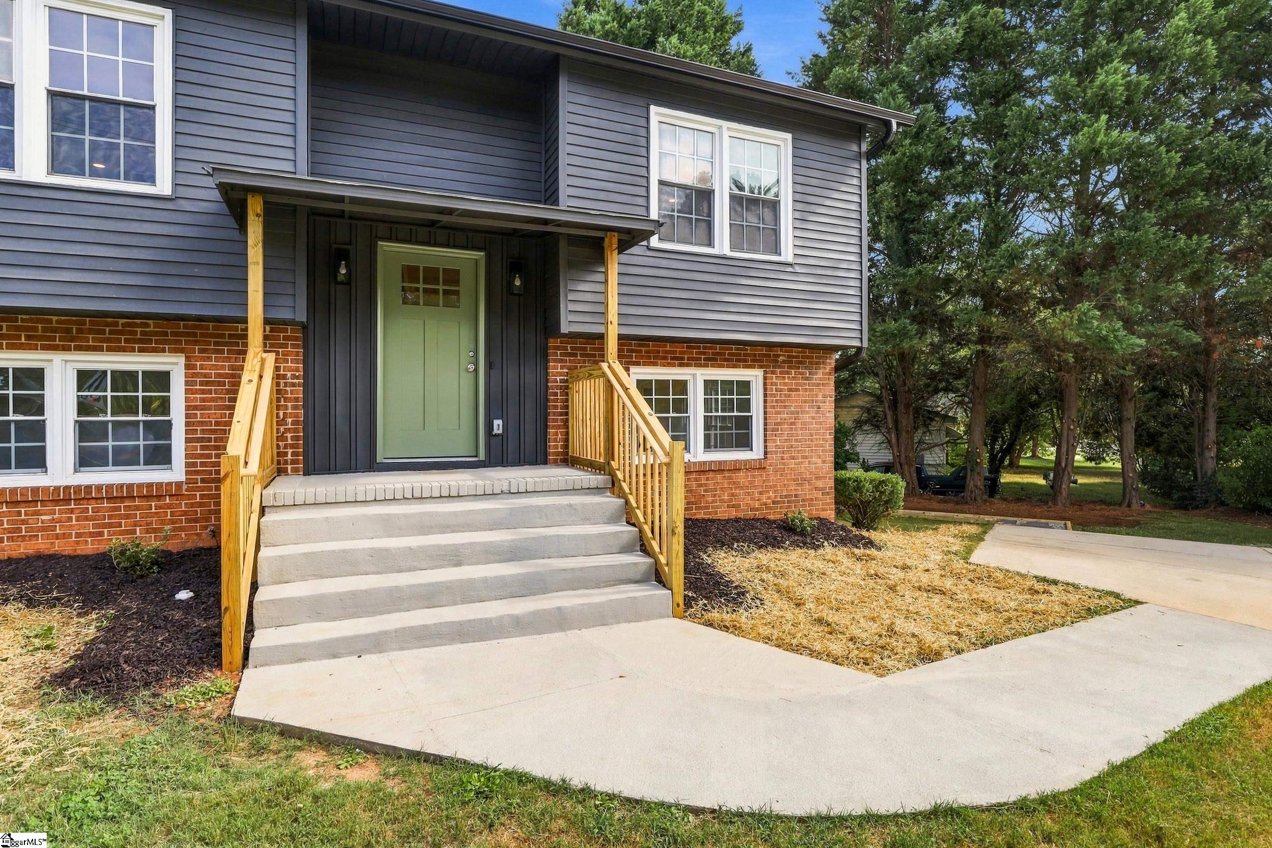 Photo 1 of Single family home for sale at 101 Agewood Dr, Simpsonville, SC 29680 | MLS# 1604772 | Listing updated on 2026-09-24
