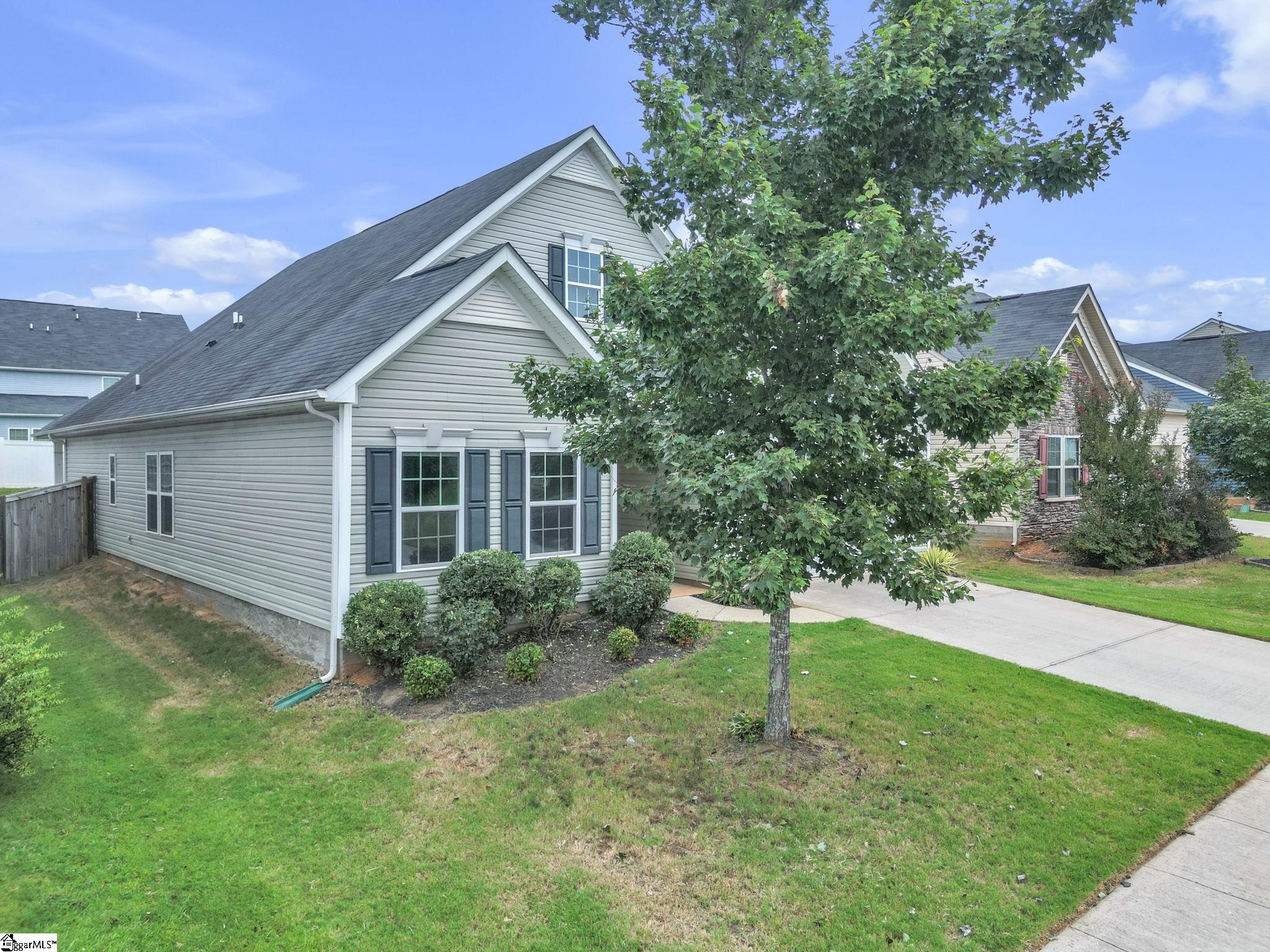 Photo 3 of Single family home for sale at 534 Bucklebury Rd, Greer, SC 29651 | MLS# 1604857 | Listing updated on 2026-09-25