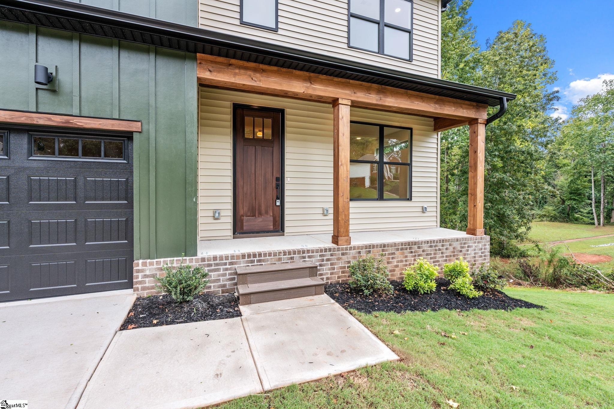 Photo 2 of Single family home for sale at 148 Fox Run Cir, Greer, SC 29651 | MLS# 1604981 | Listing updated on 2026-09-25