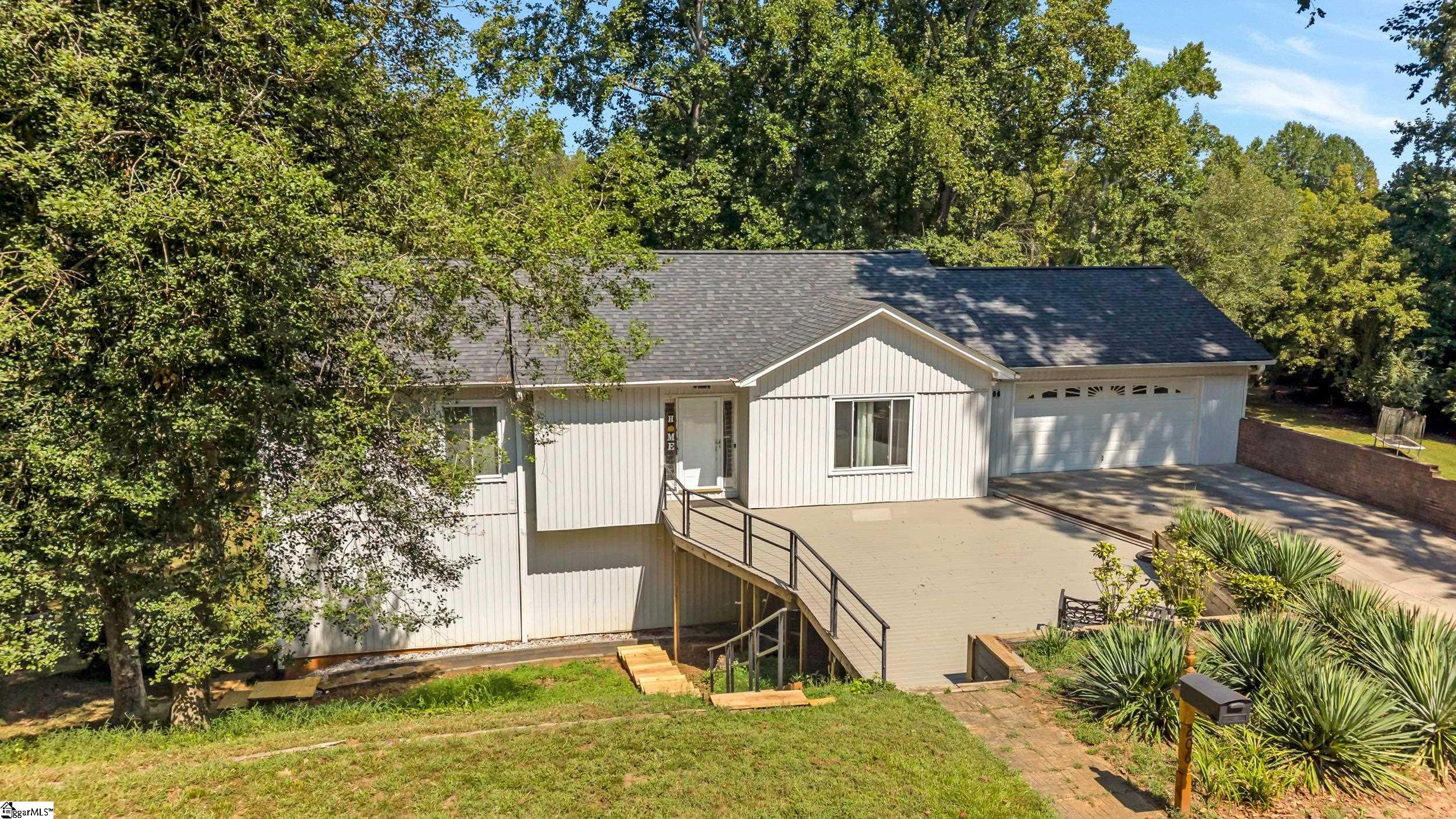 Single family home for sale at 206 Holly Park Dr, Simpsonville, SC 29681 | MLS# 1605150
