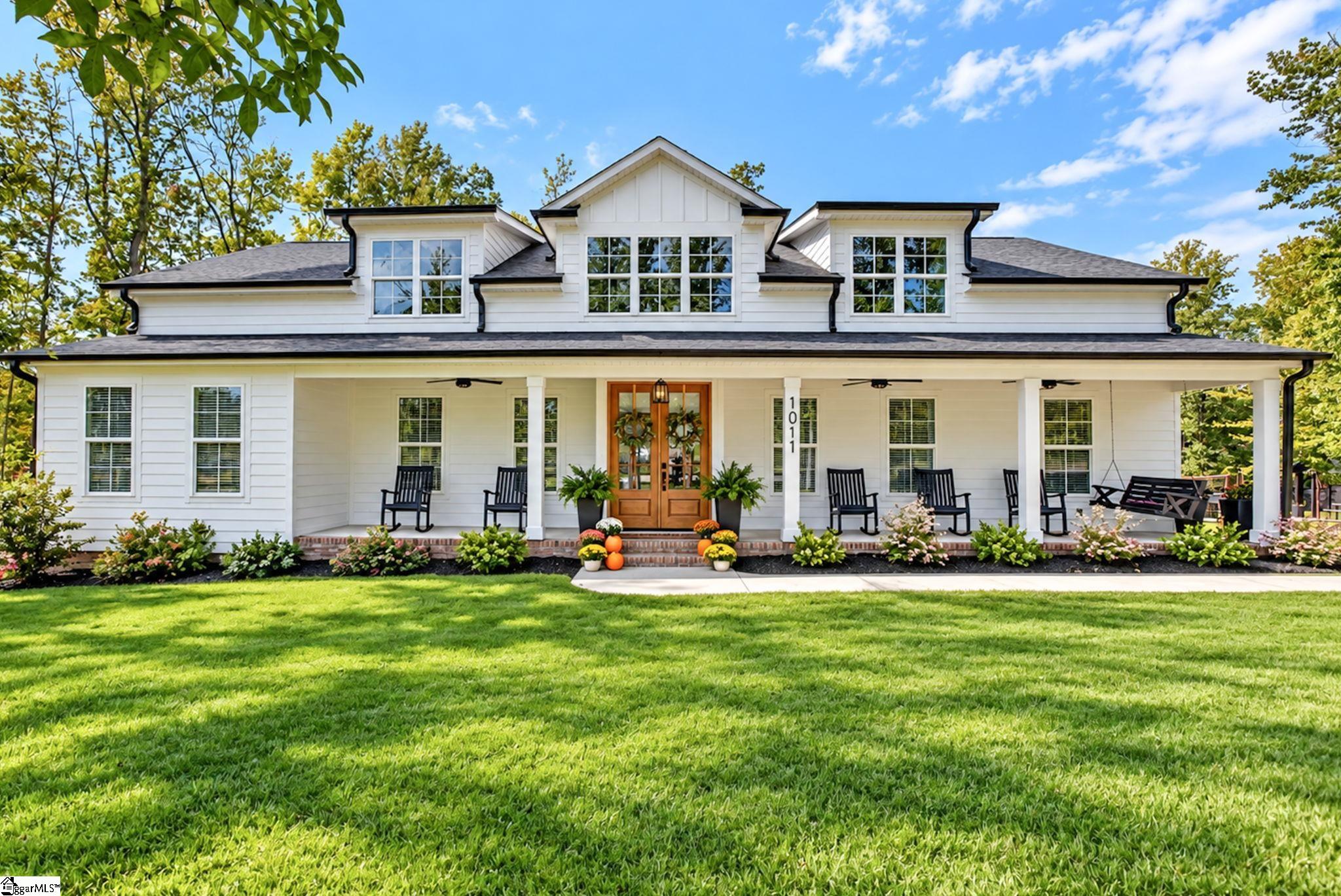 Single family home for sale at 1011 Center Rd, Taylors, SC 29687 | MLS# 1605512