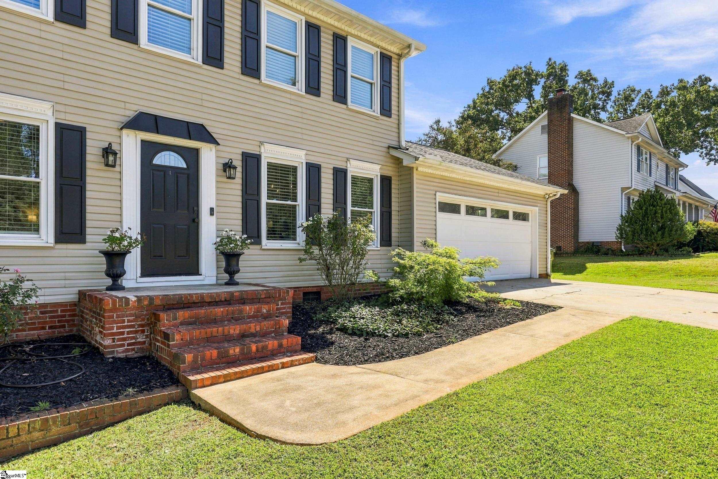708 Pineapple Pointe Pointe