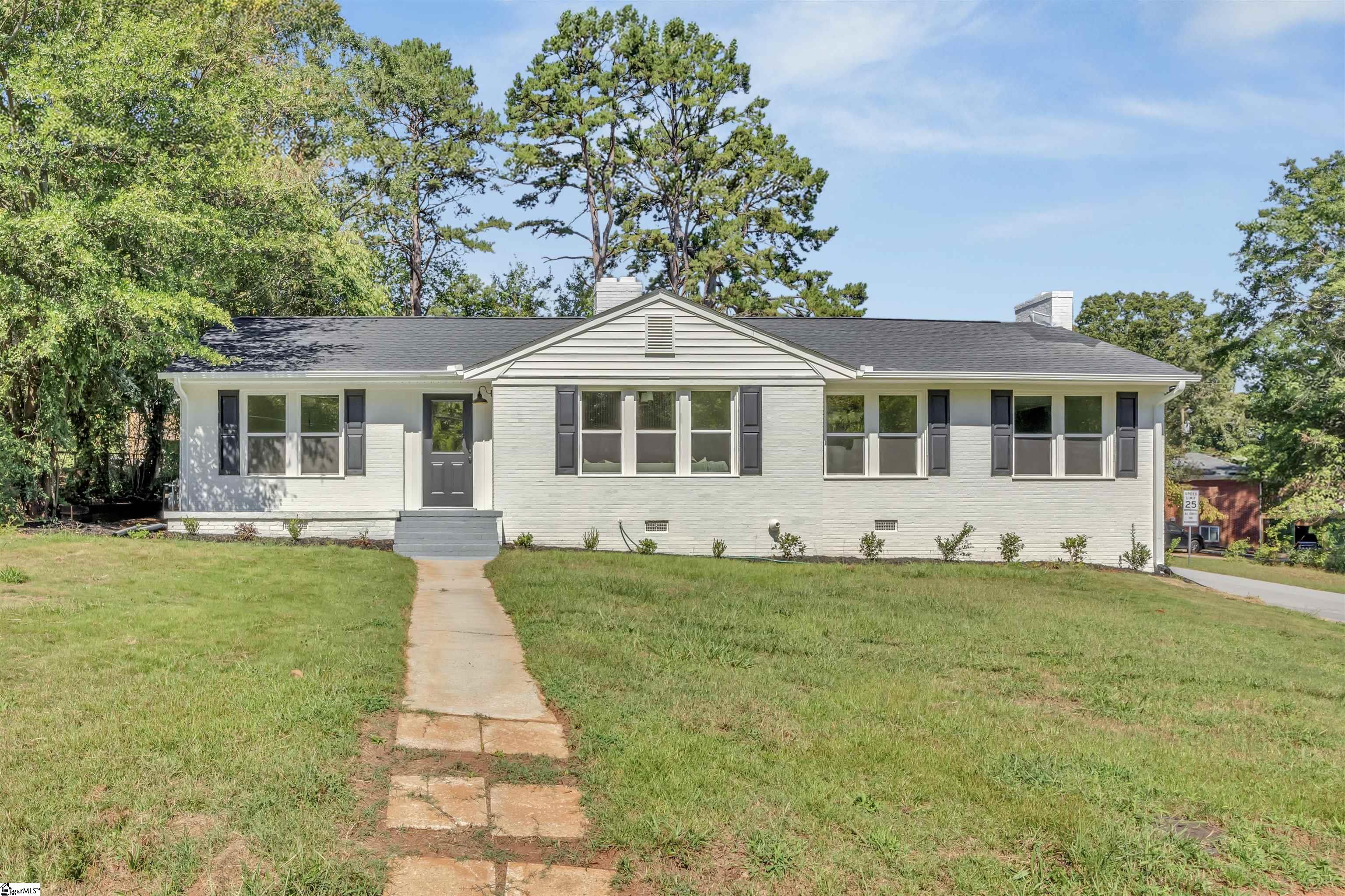 Photo 1 of Single family home for sale at 1 Cashmere Dr, Greenville, SC 29605 | MLS# 1605549 | Listing updated on 2026-10-02