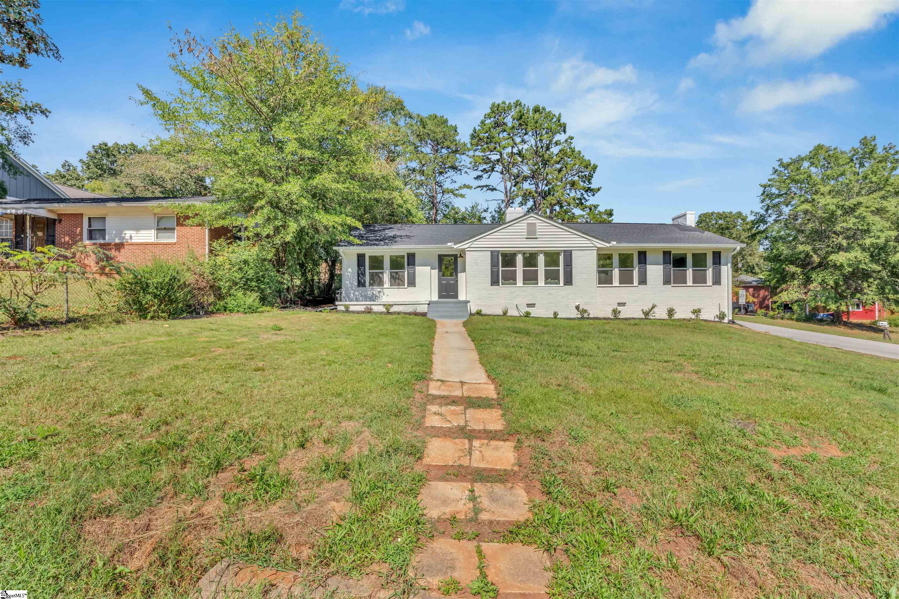 Photo 4 of Single family home for sale at 1 Cashmere Dr, Greenville, SC 29605 | MLS# 1605549 | Listing updated on 2026-10-02