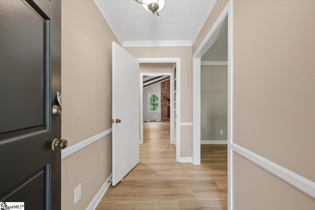 Photo 2 of Single family home for sale at 7 Norwich Dr, Greenville, SC 29609 | MLS# 1605552 | Listing updated on 2026-10-02