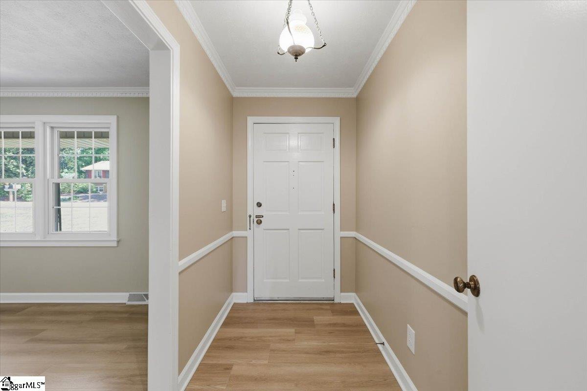 Photo 3 of Single family home for sale at 7 Norwich Dr, Greenville, SC 29609 | MLS# 1605552 | Listing updated on 2026-10-02