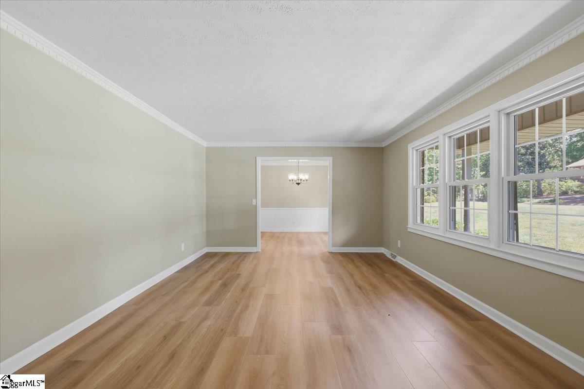 Photo 4 of Single family home for sale at 7 Norwich Dr, Greenville, SC 29609 | MLS# 1605552 | Listing updated on 2026-10-02