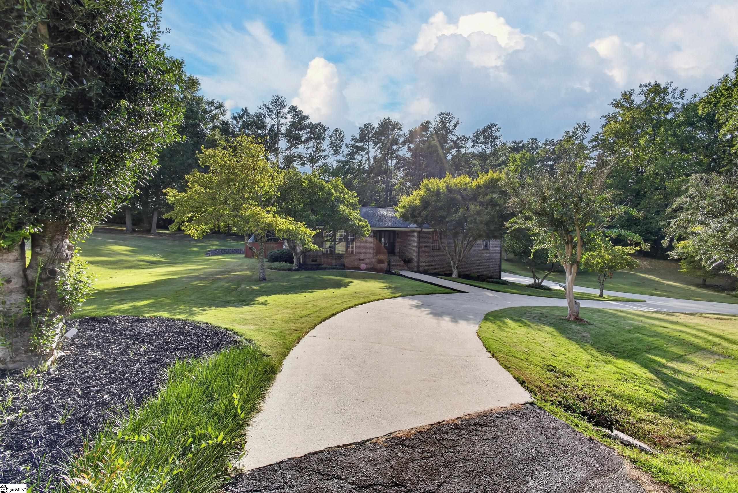 Photo 1 of Single family home for sale at 5 Crestline Rd, Greenville, SC 29609 | MLS# 1605556 | Listing updated on 2026-10-02