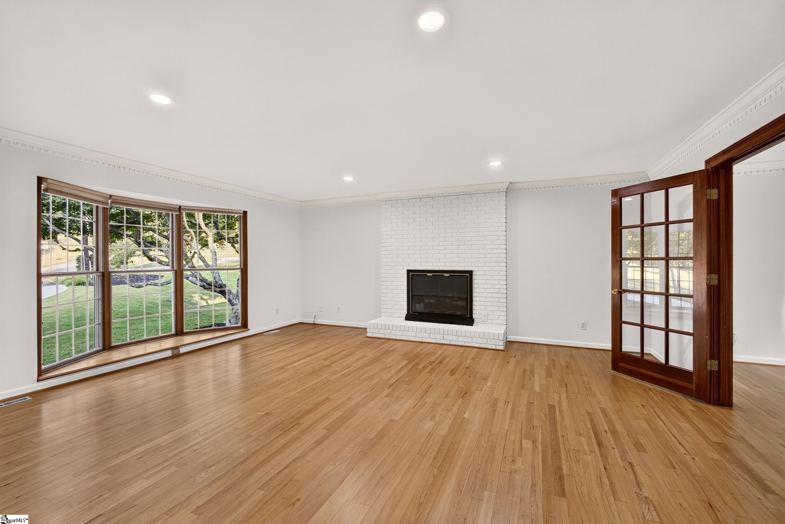 Photo 4 of Single family home for sale at 5 Crestline Rd, Greenville, SC 29609 | MLS# 1605556 | Listing updated on 2026-10-02