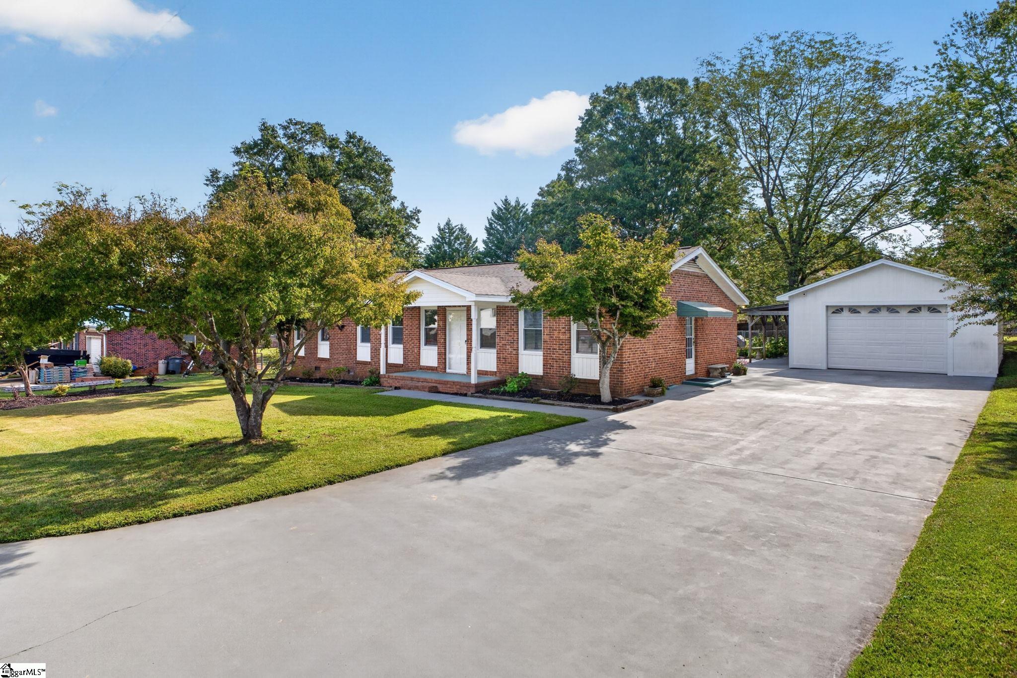 Photo 4 of Single family home for sale at 7 Shubuta Ct, Greenville, SC 29617 | MLS# 1605561 | Listing updated on 2026-10-02