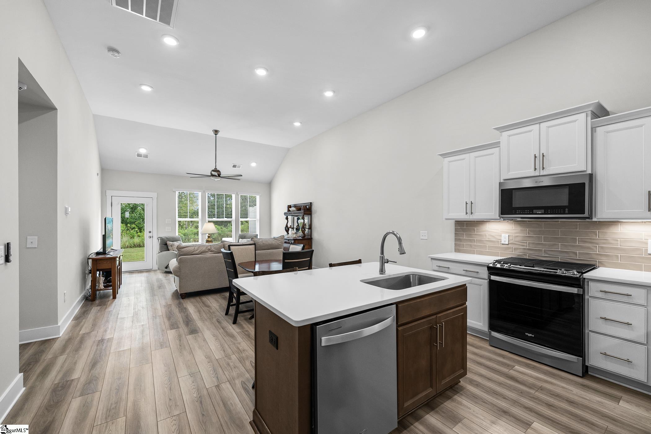 Photo 2 of Single family home for sale at 414 Ambleside Ln, Greenville, SC 29605 | MLS# 1605570 | Listing updated on 2026-10-02