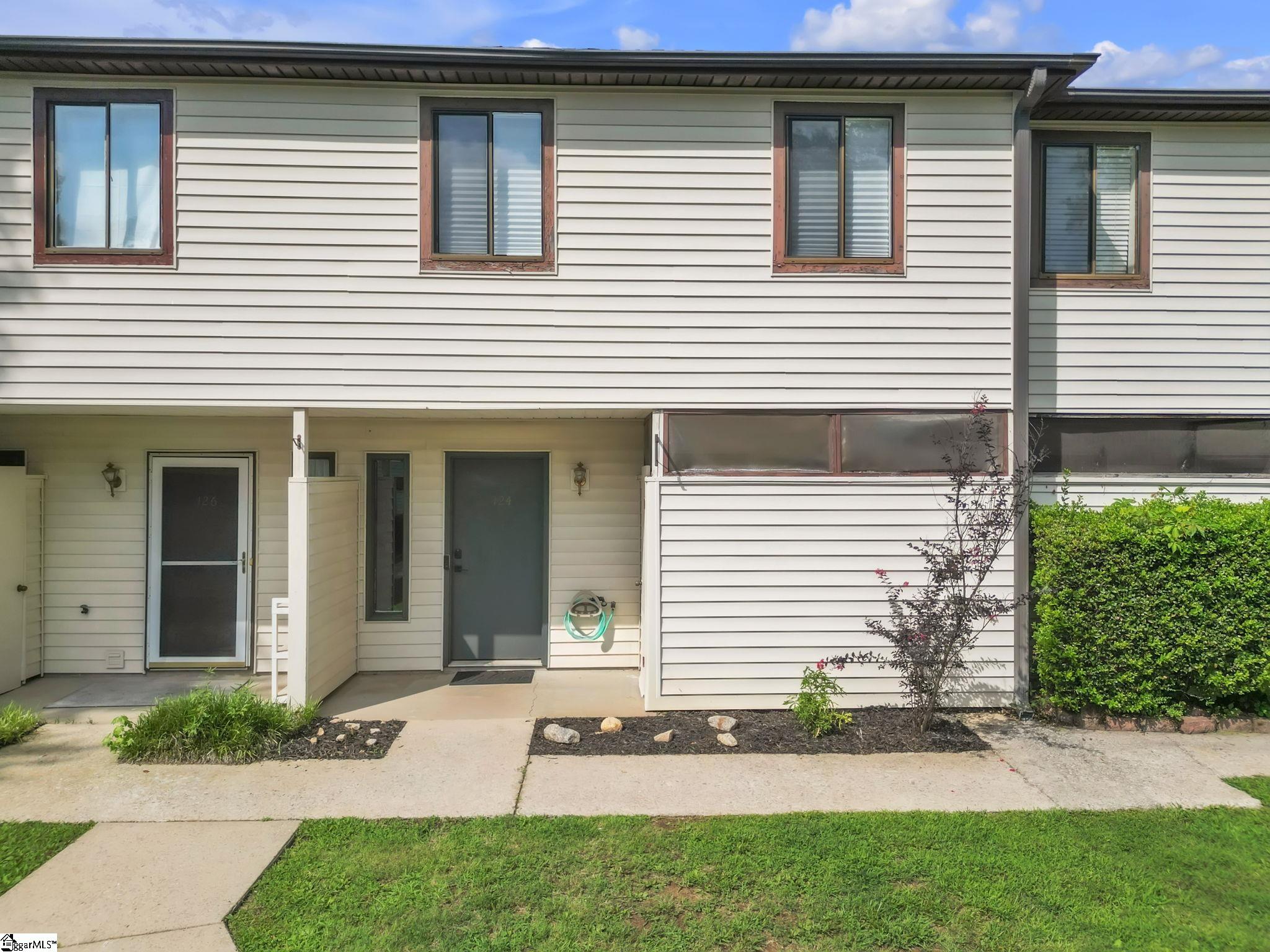 Townhouse for sale at 124 Shockley St, Taylors, SC 29687 | MLS# 1605591
