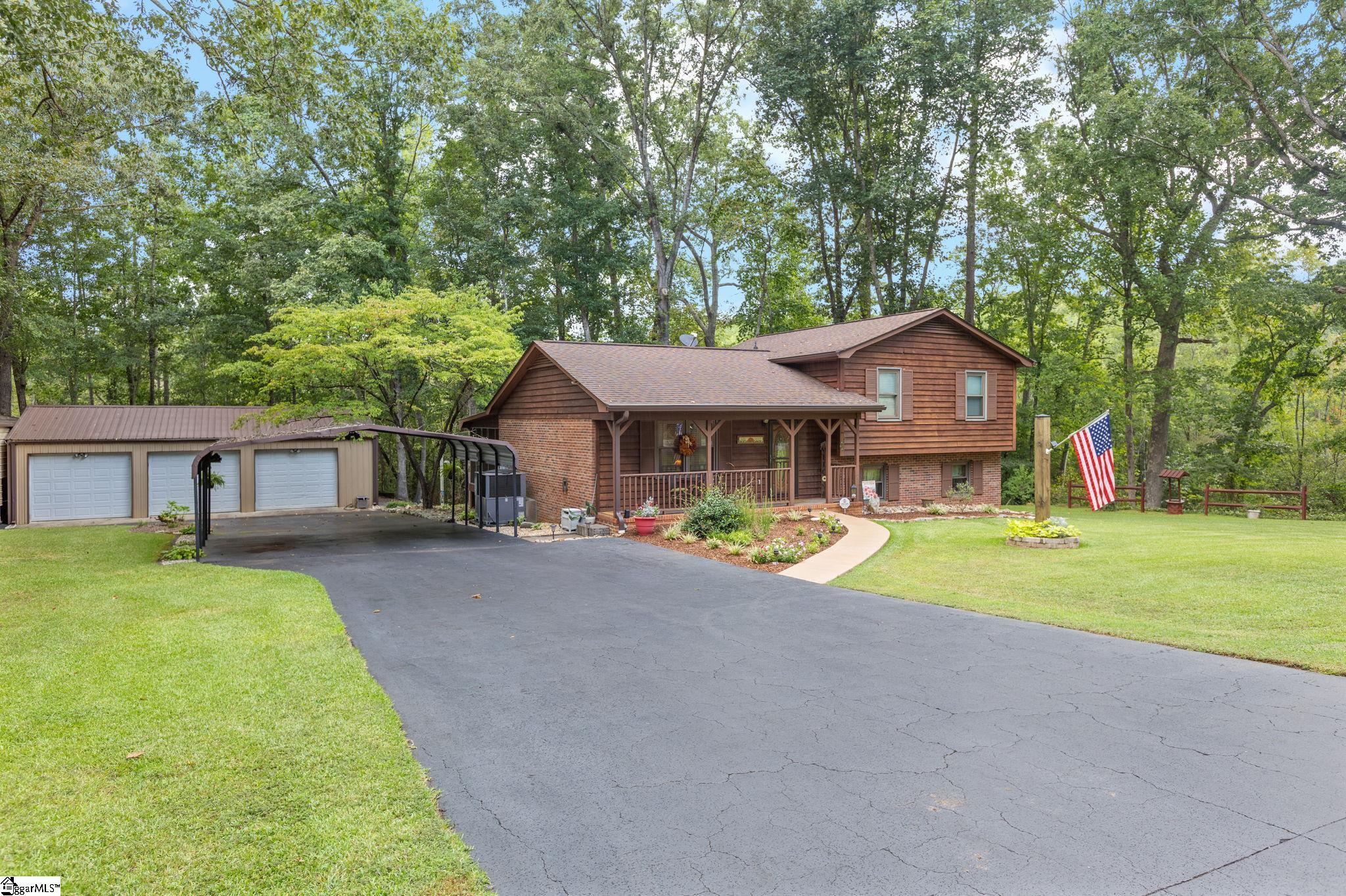 Photo 3 of Single family home for sale at 171 Venture Dr, Liberty, SC 29657 | MLS# 1605592 | Listing updated on 2026-10-02