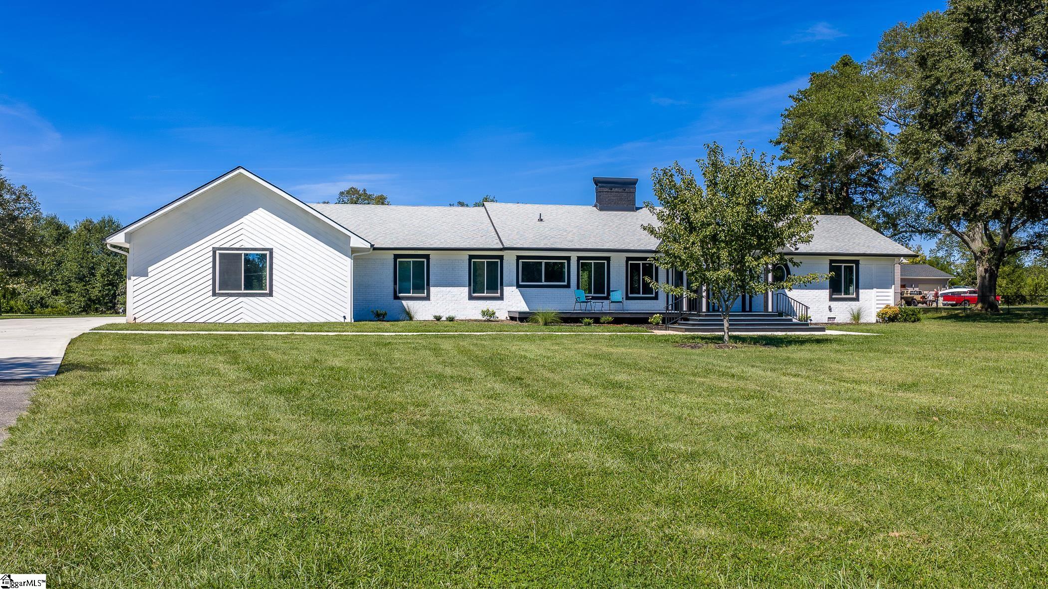 Single family home for sale at 305 Waters Rd, Taylors, SC 29687 | MLS# 1605598