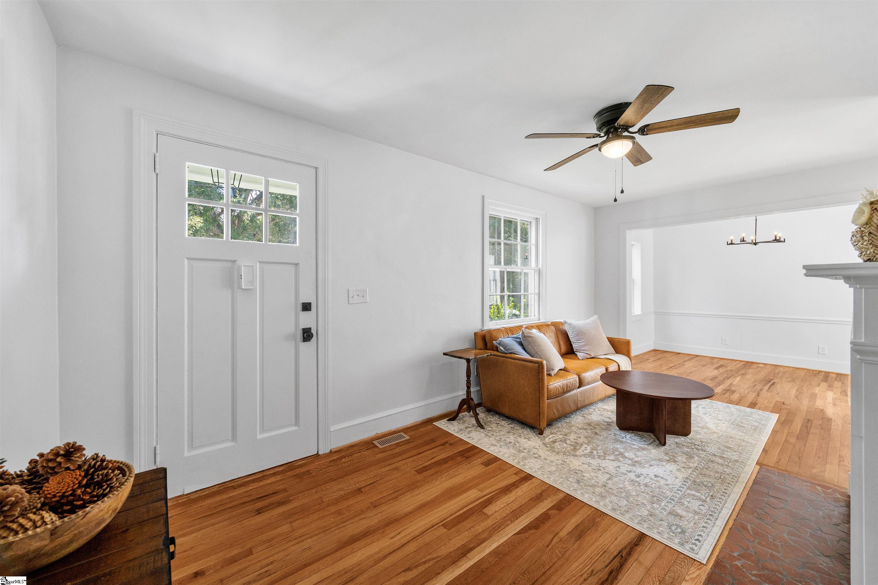Photo 4 of Single family home for sale at 14 Tabor St, Greenville, SC 29609 | MLS# 1605628 | Listing updated on 2026-10-02