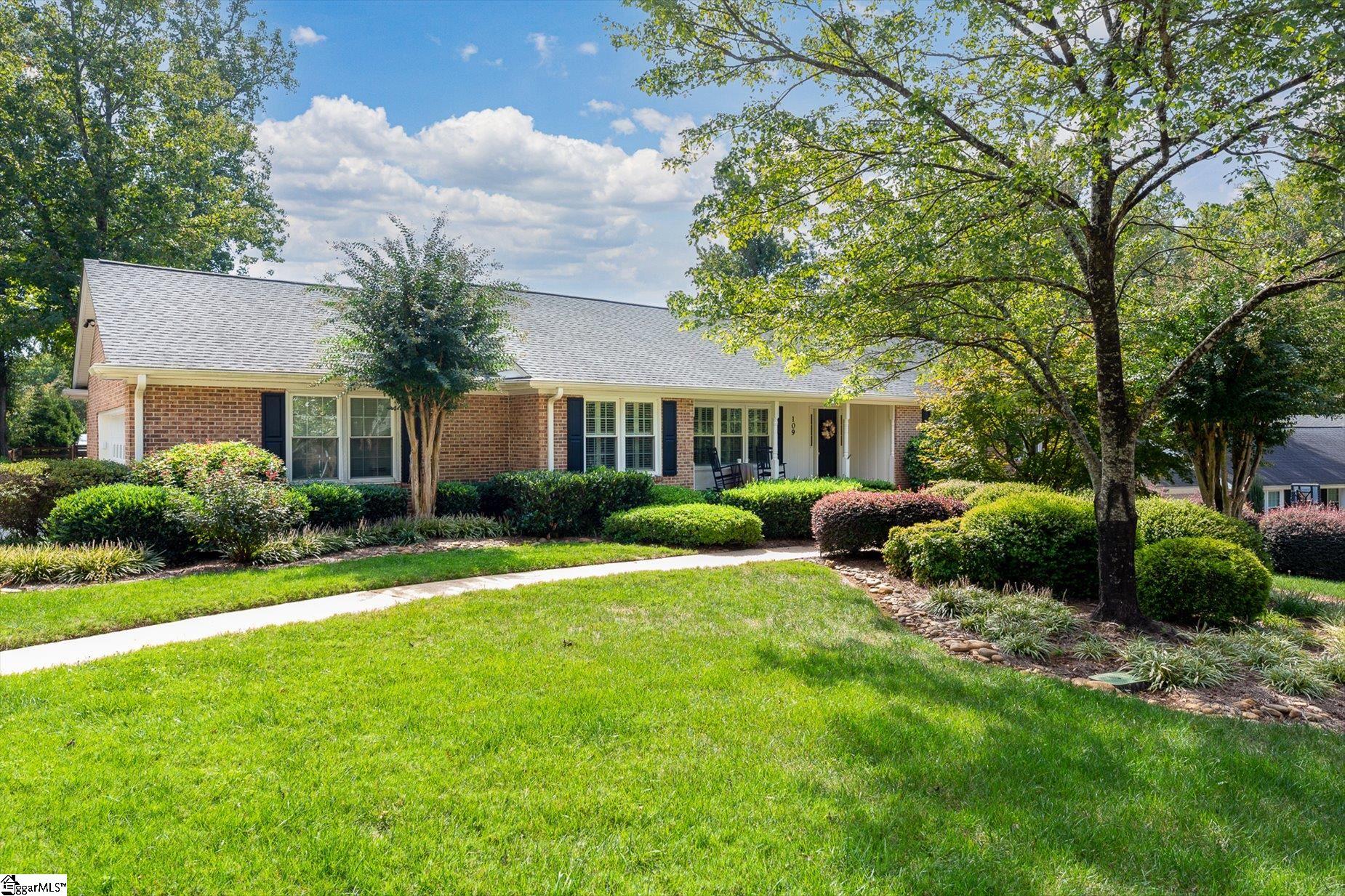 Photo 2 of Single family home for sale at 109 Silver Crk Ct, Greer, SC 29650 | MLS# 1605632 | Listing updated on 2026-10-02