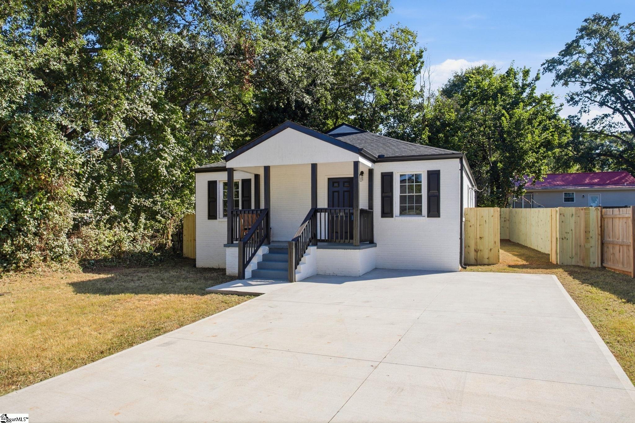 Photo 2 of Single family home for sale at 401 Fair St, Greenville, SC 29609 | MLS# 1605652 | Listing updated on 2026-10-03