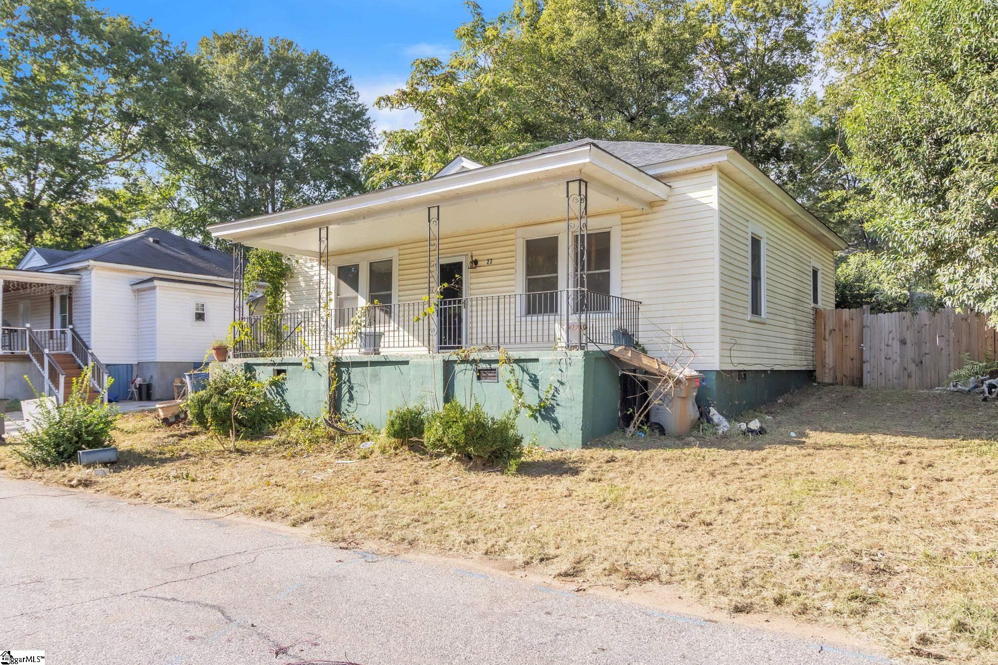 Photo 1 of Single family home for sale at 27 11th Street, Greenville, SC 29611 | MLS# 1605680 | Listing updated on 2026-10-04