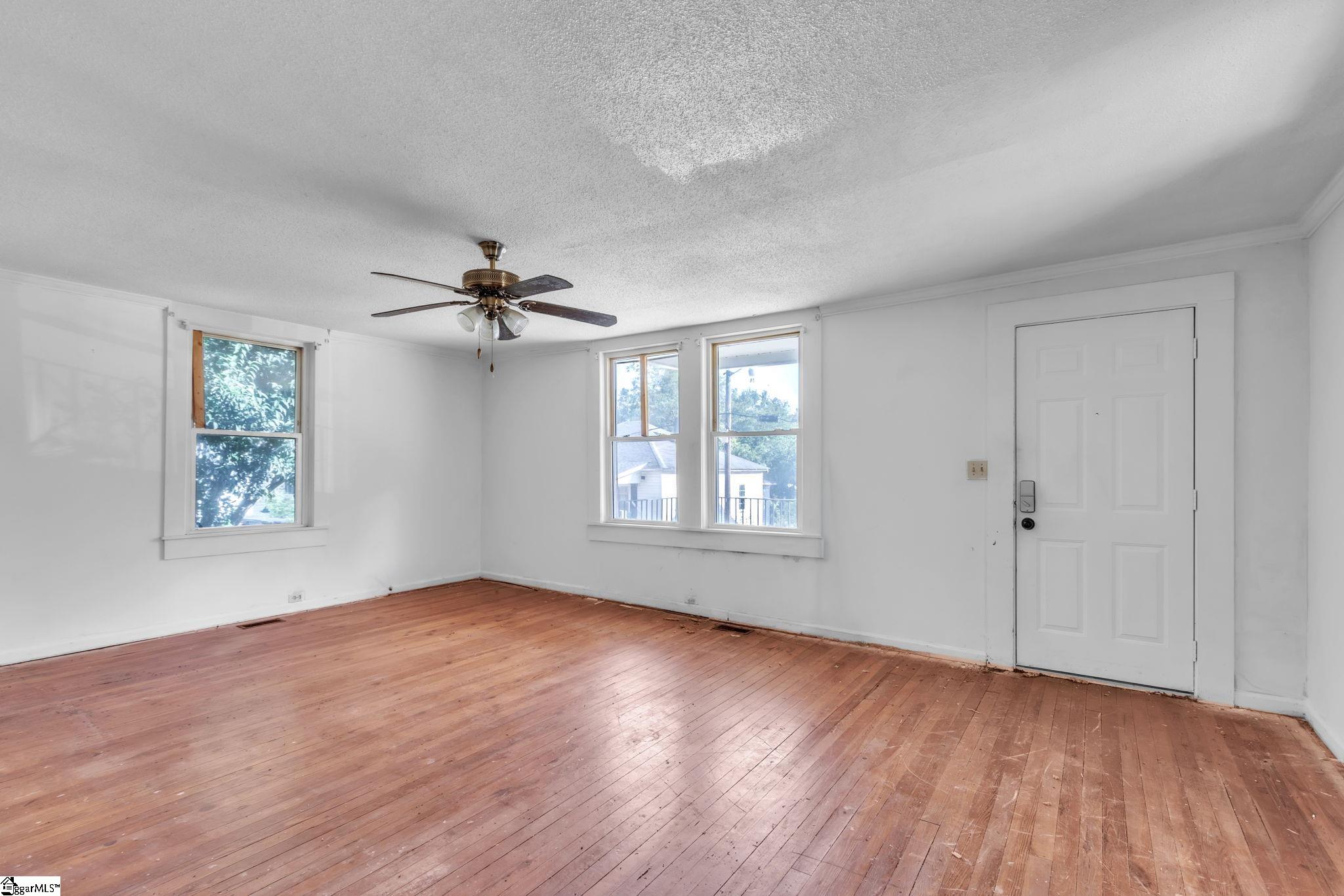 Photo 2 of Single family home for sale at 27 11th Street, Greenville, SC 29611 | MLS# 1605680 | Listing updated on 2026-10-04