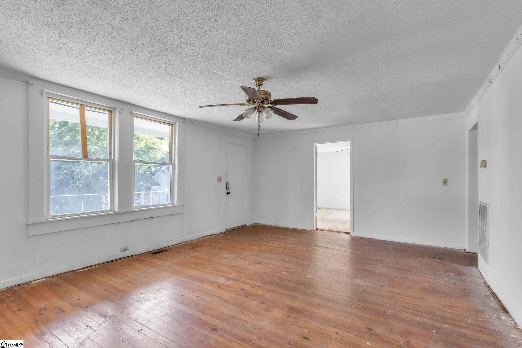 Photo 3 of Single family home for sale at 27 11th Street, Greenville, SC 29611 | MLS# 1605680 | Listing updated on 2026-10-04