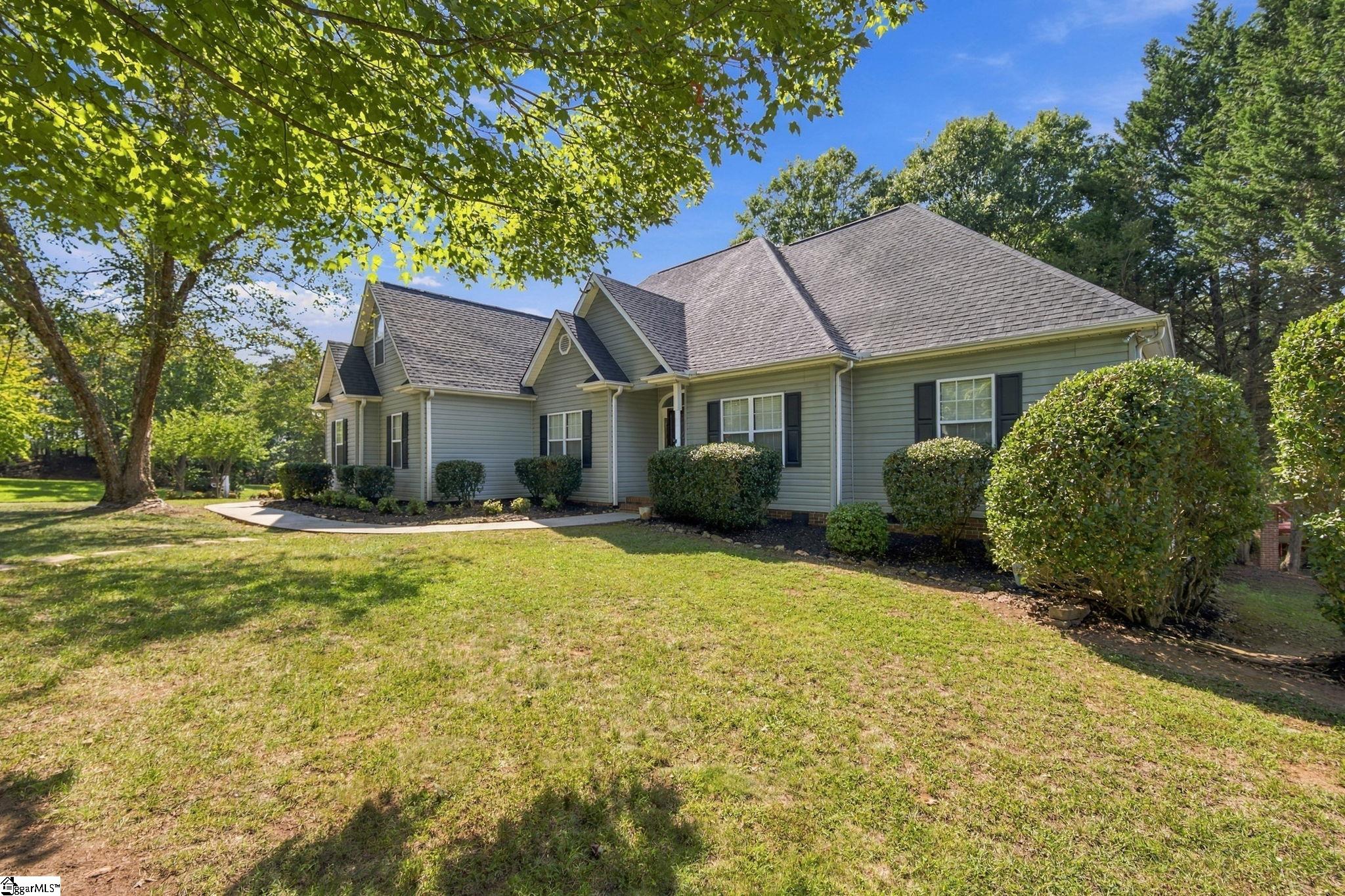 Photo 2 of Single family home for sale at 255 Wood River Way, Taylors, SC 29687 | MLS# 1605682 | Listing updated on 2026-10-04