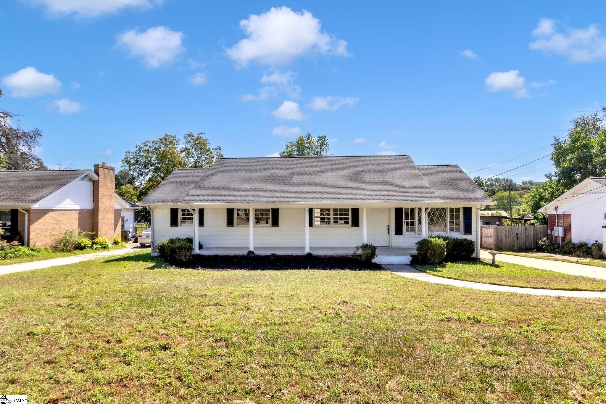 Single family home for sale at 602 Avon Dr, Taylors, SC 29687 | MLS# 1605687
