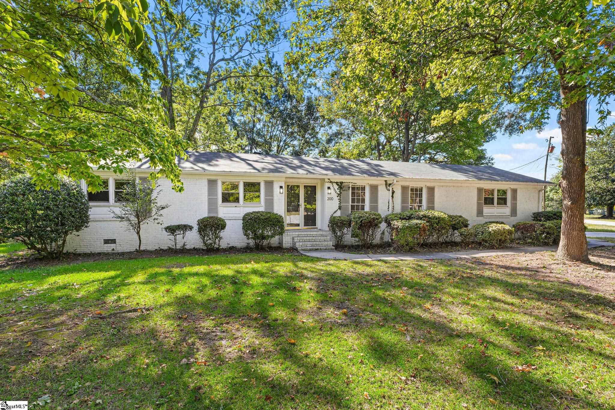 Photo 1 of Single family home for sale at 200 Lanewood Dr, Greenville, SC 29607 | MLS# 1605731 | Listing updated on 2026-10-05