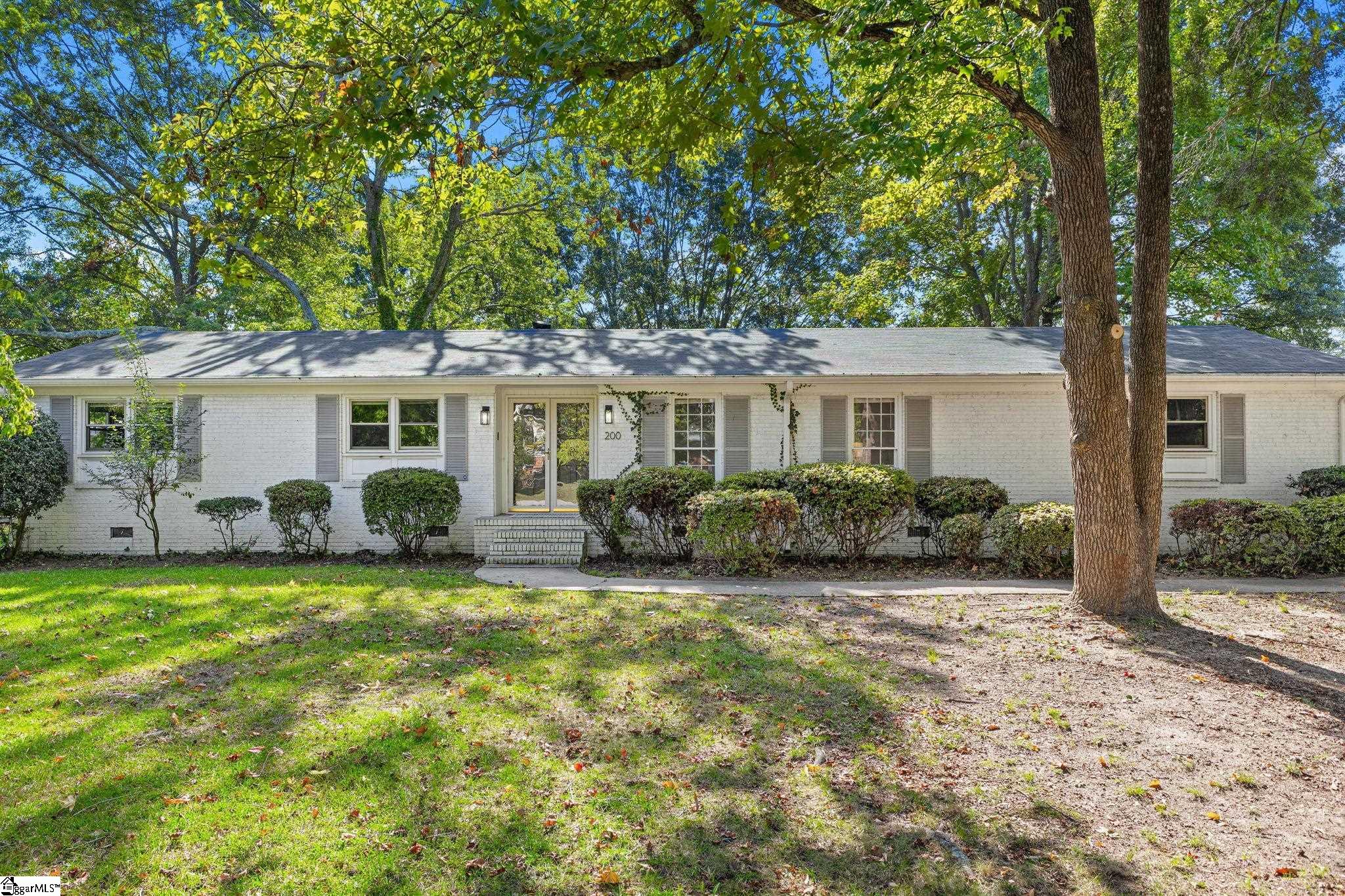 Photo 3 of Single family home for sale at 200 Lanewood Dr, Greenville, SC 29607 | MLS# 1605731 | Listing updated on 2026-10-05