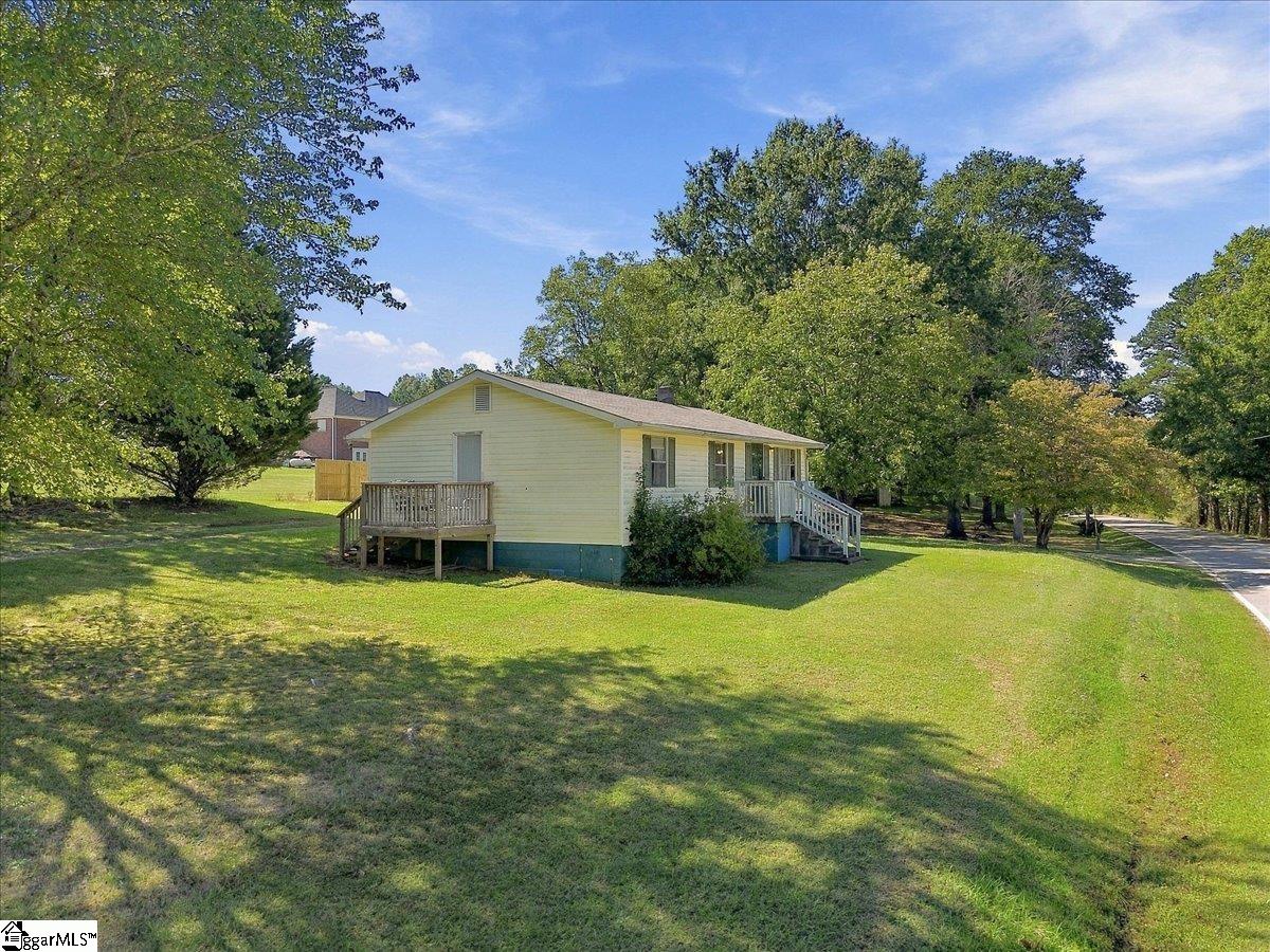 Photo 2 of Single family home for sale at 1360 Old Ml Rd, Campobello, SC 29322 | MLS# 1605734 | Listing updated on 2026-10-08