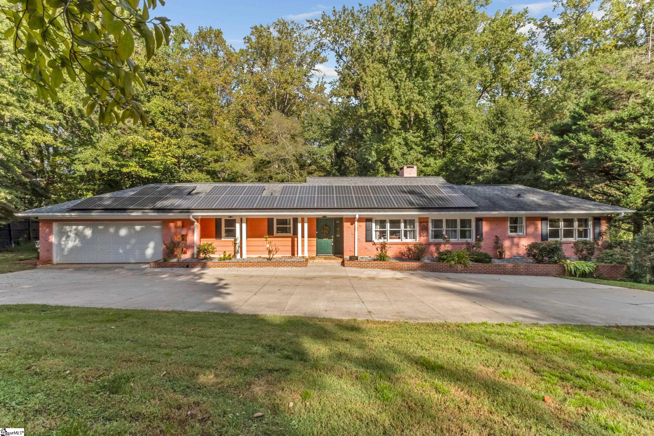 Photo 2 of Single family home for sale at 114 Eastwood Cir, Spartanburg, SC 29302 | MLS# 1605870 | Listing updated on 2026-10-08