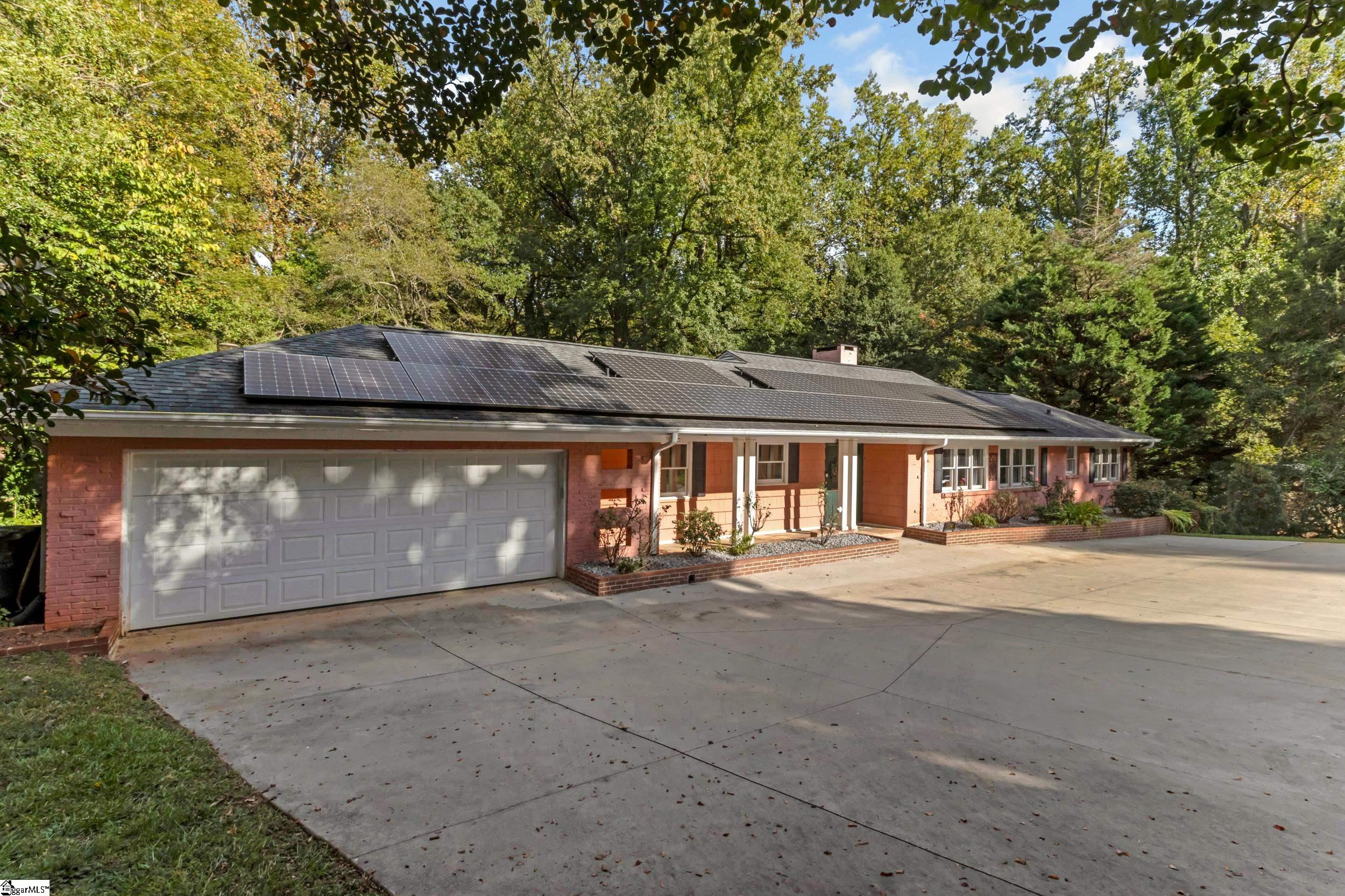 Photo 3 of Single family home for sale at 114 Eastwood Cir, Spartanburg, SC 29302 | MLS# 1605870 | Listing updated on 2026-10-08