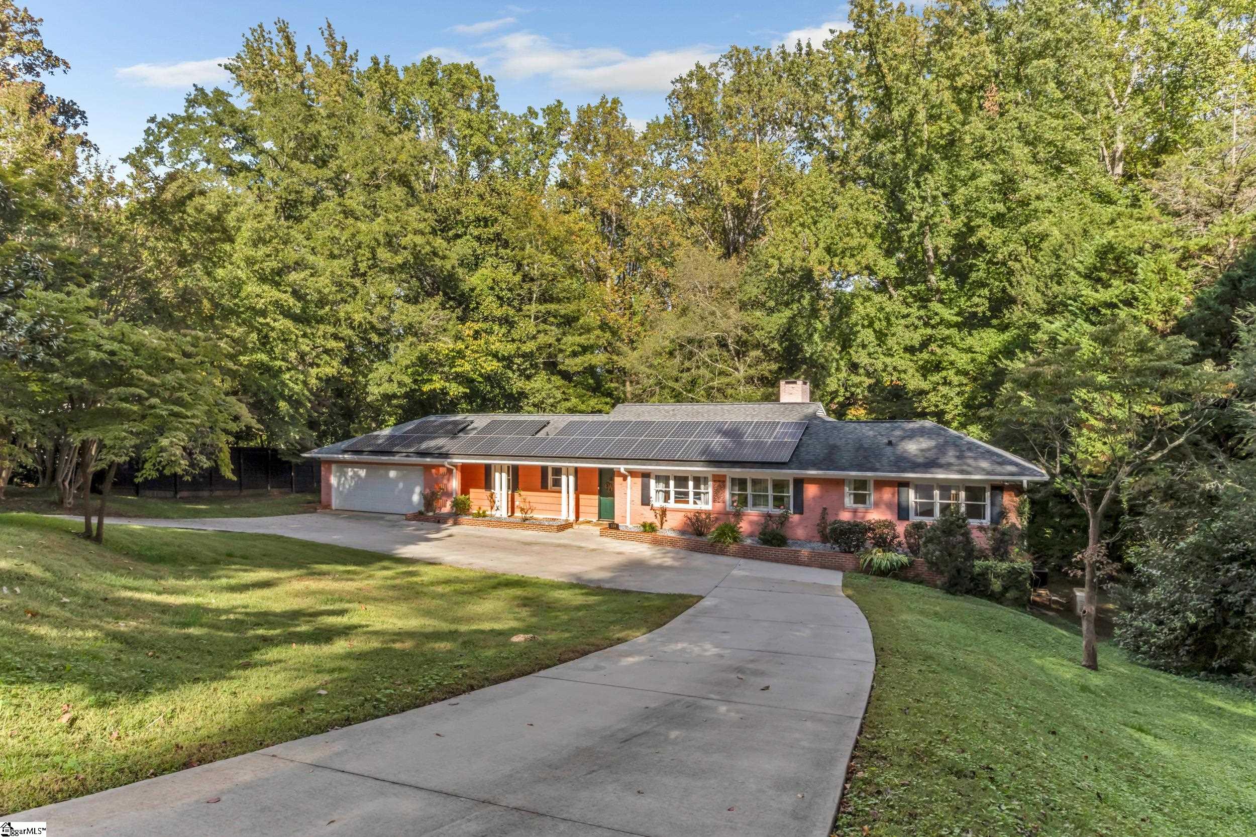 Photo 3 of Single family home for sale at 114 Eastwood Cir, Spartanburg, SC 29302 | MLS# 1605870 | Listing updated on 2026-10-08